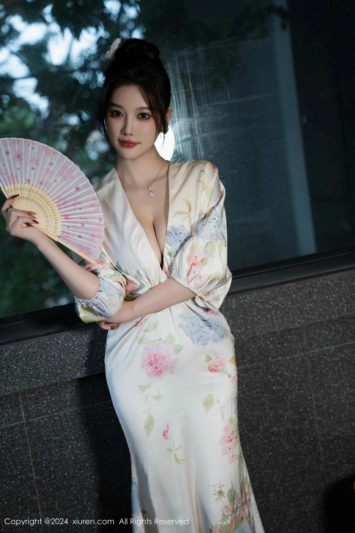 [[XiuRen秀人网]秀人网]No.9470_女神杨晨晨Yome白色连衣裙+红色蕾丝情趣内衣秀丰腴身材诱惑写真99P