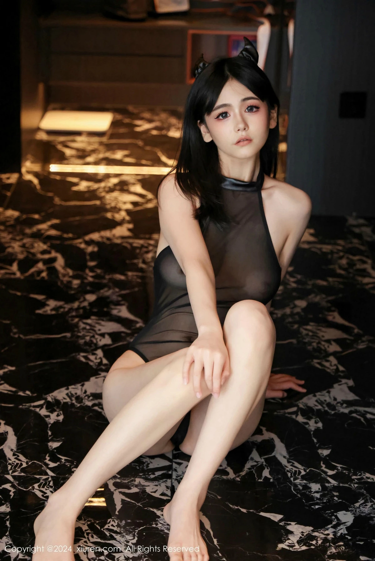 [[XiuRen秀人网]秀人网]No.9464_新人模特奶芙乔乔蓝色牛仔裤+薄透连体黑丝秀凹凸身材诱惑写真67P