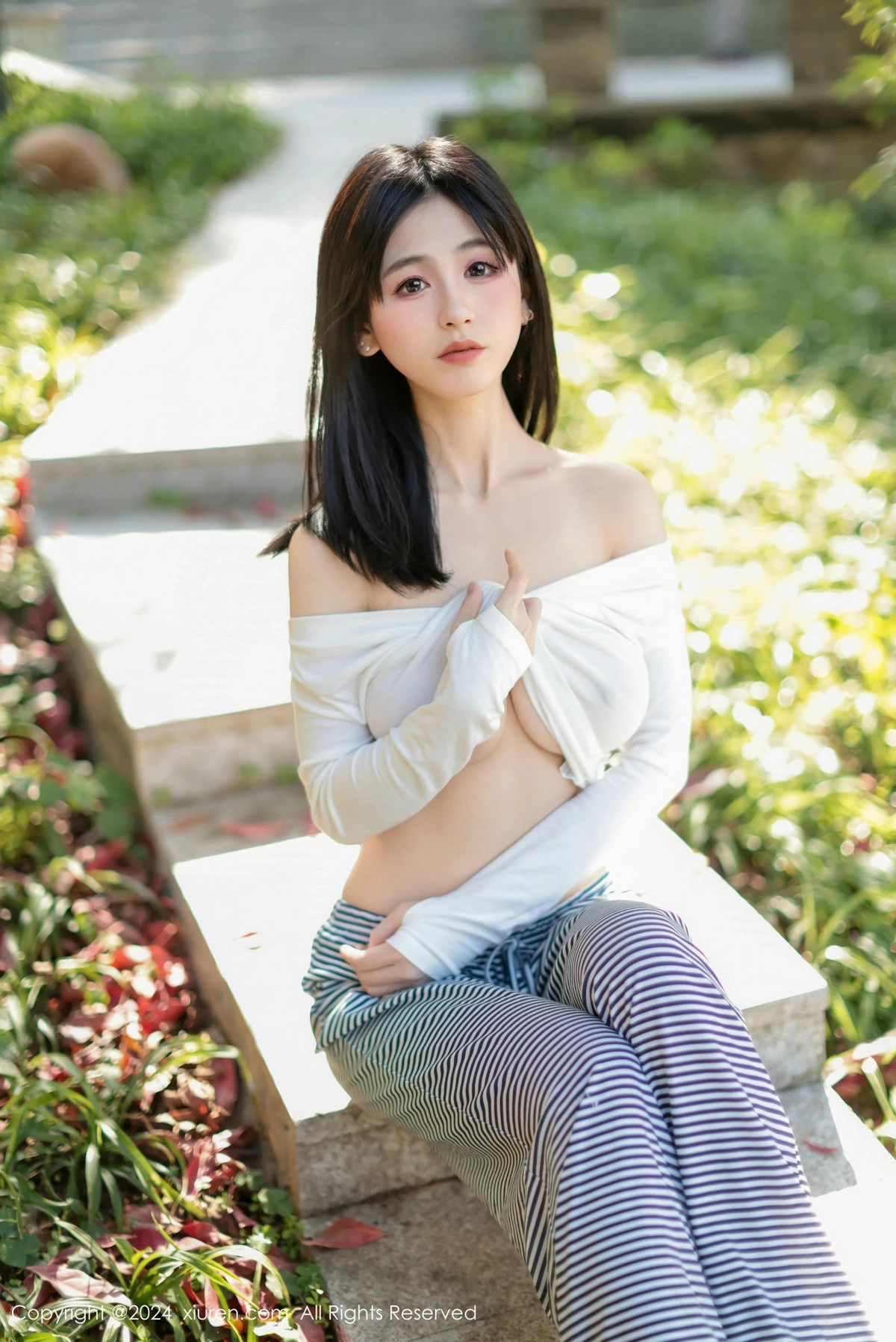 [[XiuRen秀人网]秀人网]No.9605_模特奶芙乔乔性感白T配长裤露超薄黑丝秀凹凸身材撩人诱惑写真85P
