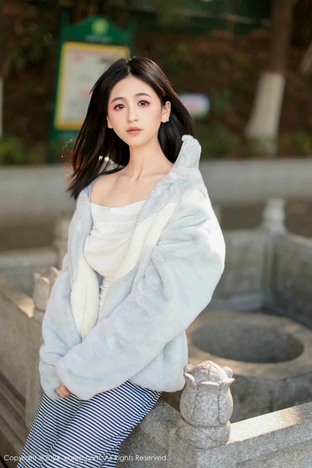 [[XiuRen秀人网]秀人网]No.9605_模特奶芙乔乔性感白T配长裤露超薄黑丝秀凹凸身材撩人诱惑写真85P