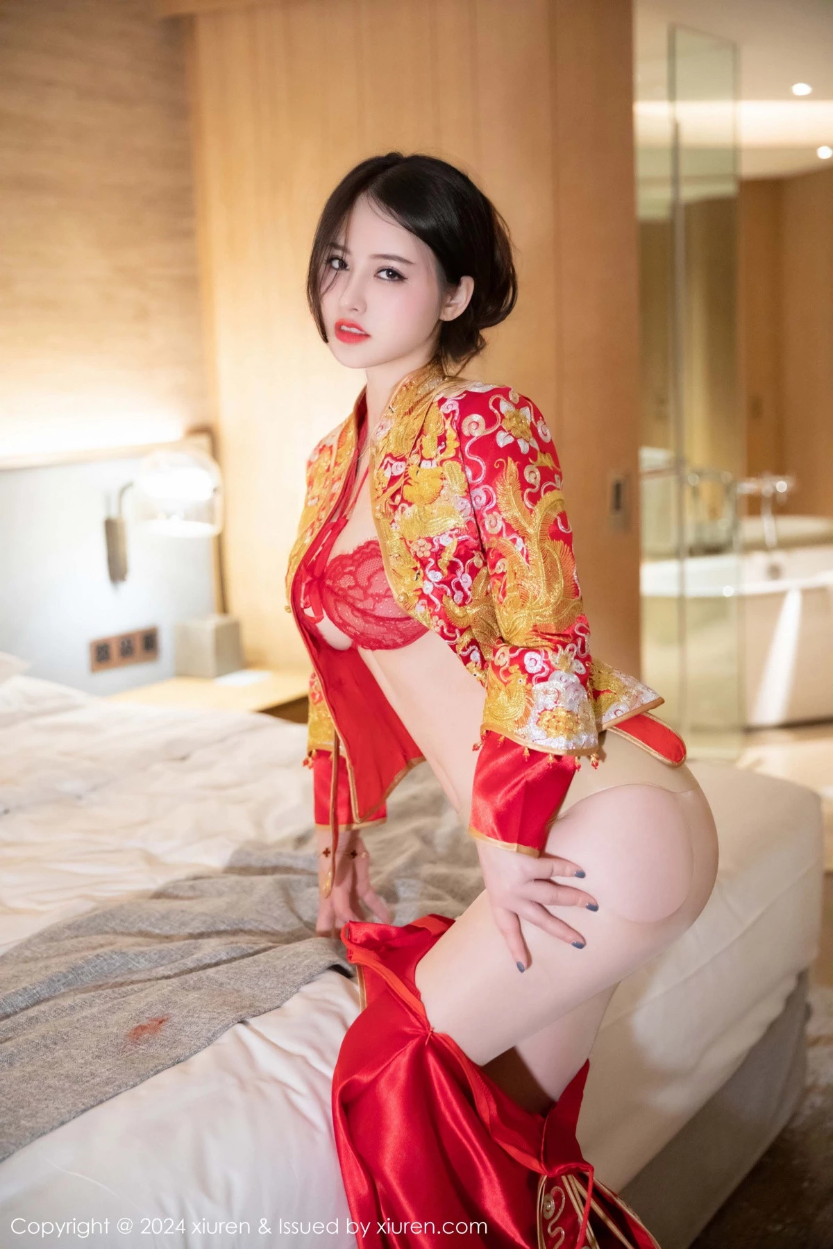 [[XiuRen秀人网]秀人网]No.9494_模特诗诗kiki性感红色新娘服饰露红色内衣秀惹火身材诱惑写真83P