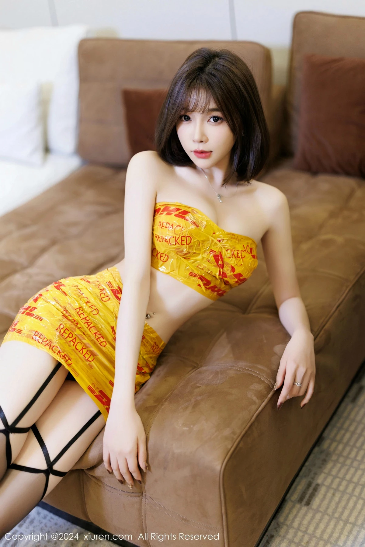 [[XiuRen秀人网]秀人网]No.9664_女神徐莉芝Booty性感黄色胶布+黑色情趣内衣秀完美身材诱惑写真88P