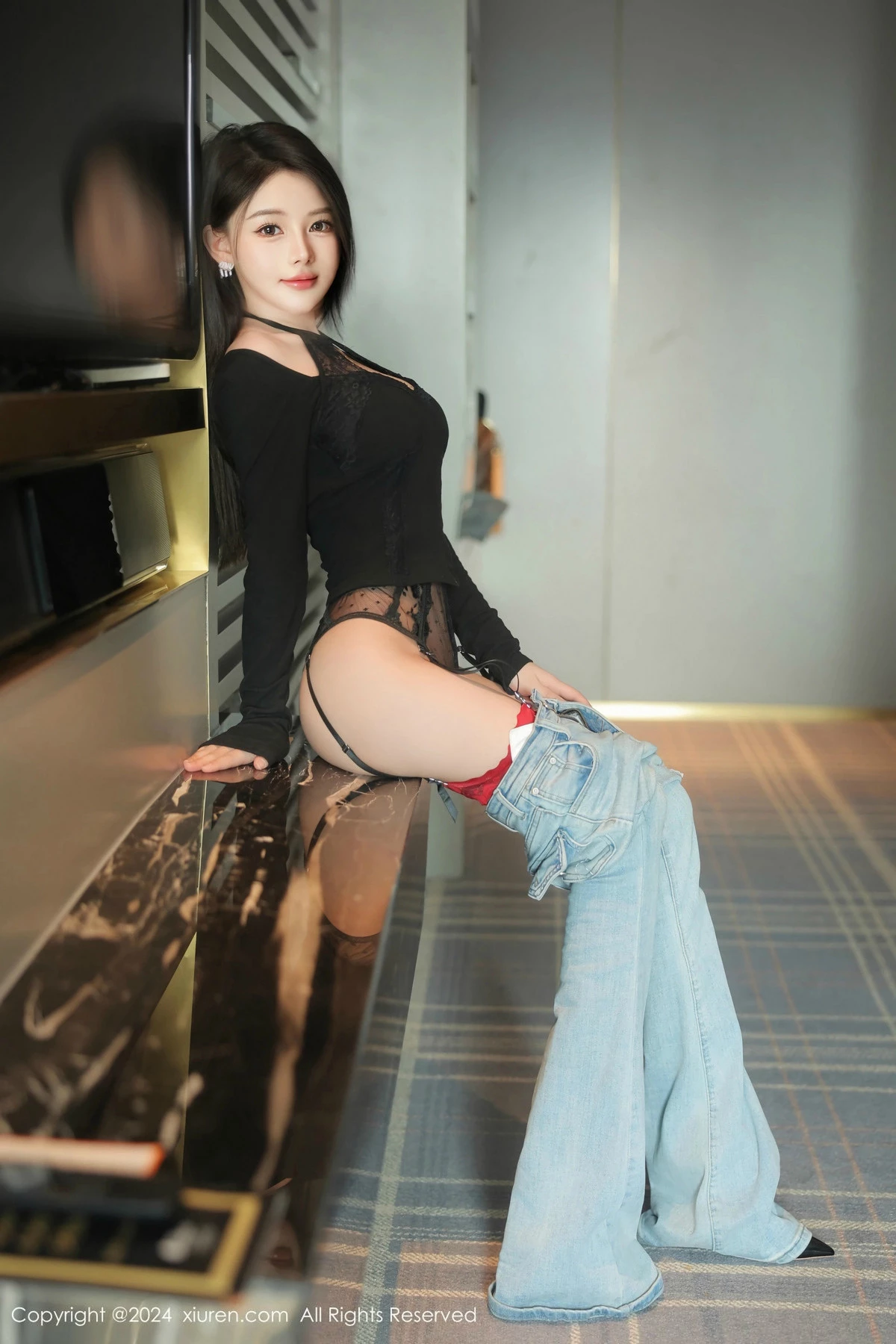 [[XiuRen秀人网]秀人网]No.9666_模特爱酱里私房性感黑色情趣服饰配黑丝吊袜秀曼妙身姿诱惑写真77P