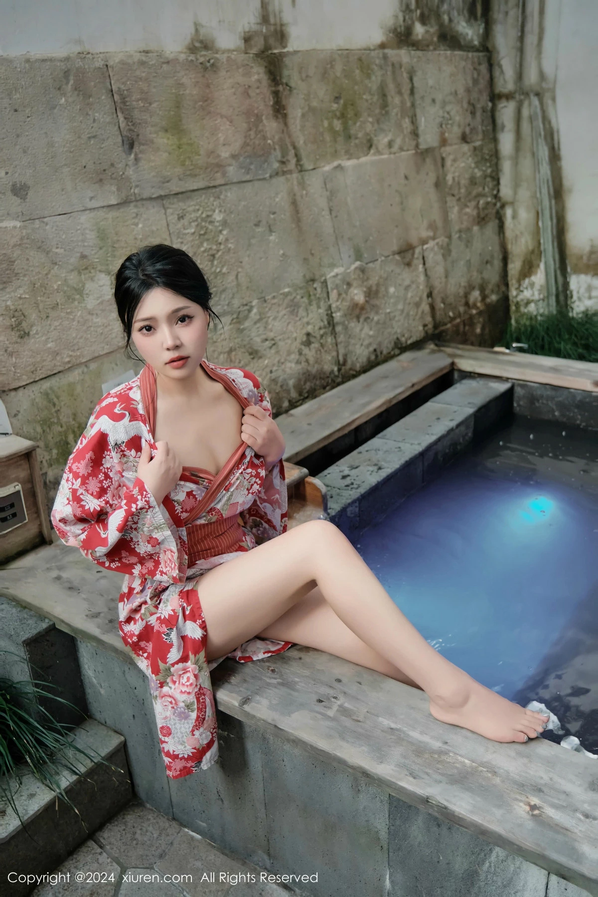 [[XiuRen秀人网]秀人网]No.9687_模特麦田温泉场景性感花色连衣裙半脱秀曼妙身姿惹火诱惑写真77P