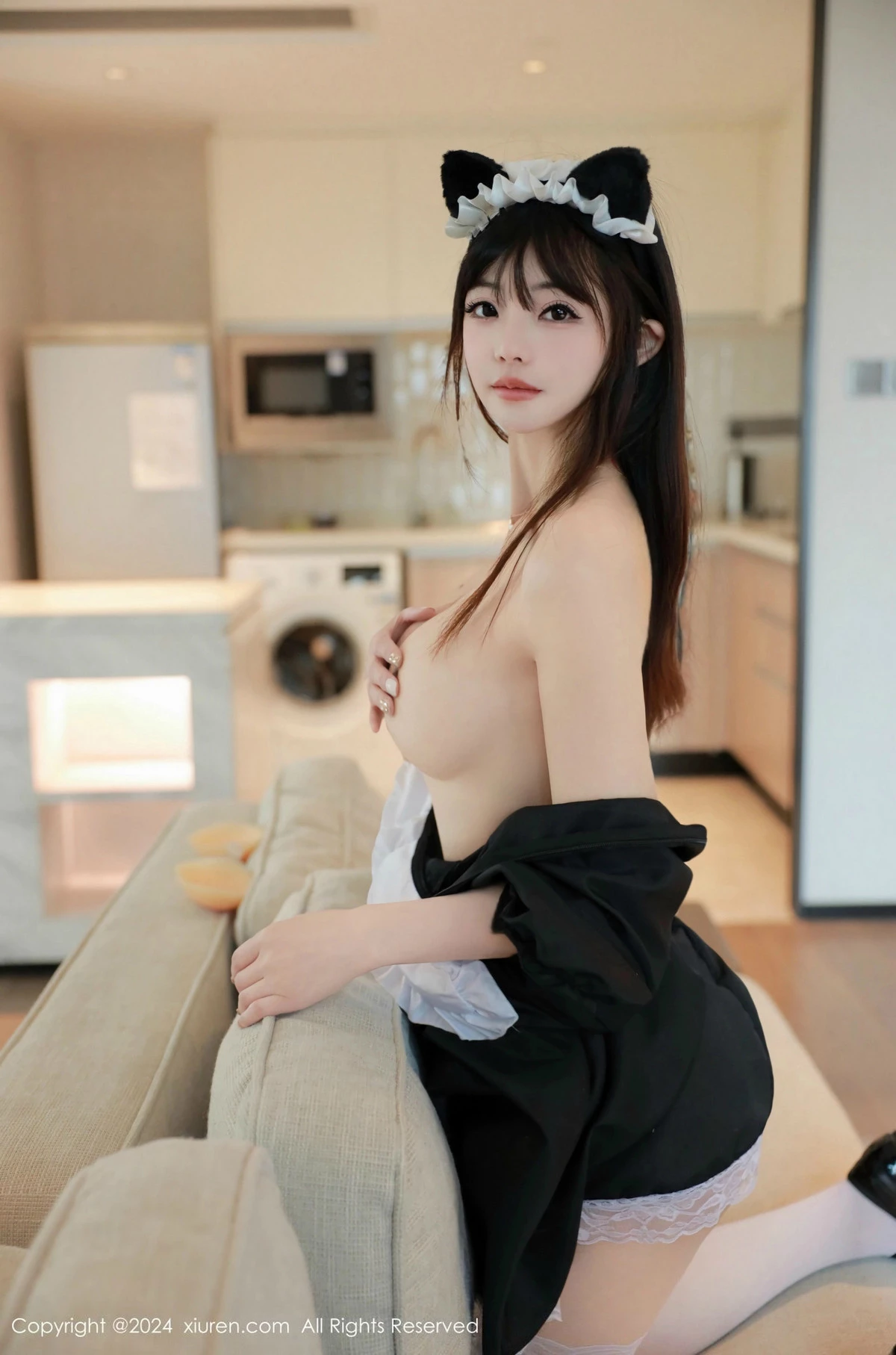 [[XiuRen秀人网]秀人网]No.9686_模特佘贝拉Bella性感黑白女仆装配白色丝袜秀完美身材诱惑写真82P