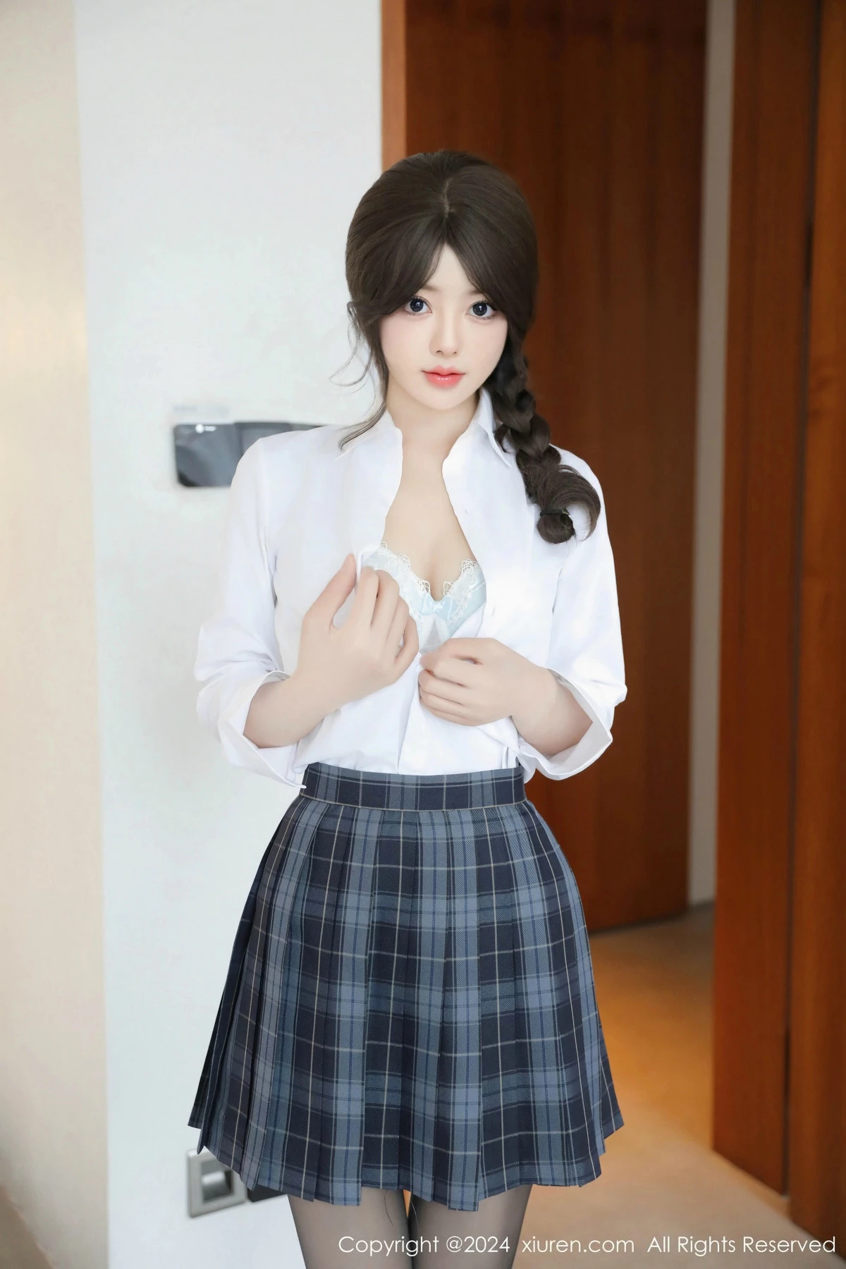 [[XiuRen秀人网]秀人网]No.9693_模特桃妖夭性感学妹制服露白色内衣配黑丝袜秀曼妙身姿诱惑写真77P