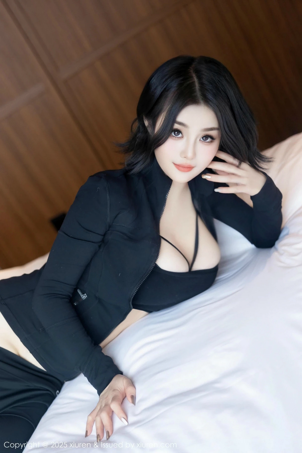 [[XiuRen秀人网]秀人网]No.9694_新人模特Monica性感简约黑色服饰露黑色内衣秀曼妙身姿诱惑写真79P