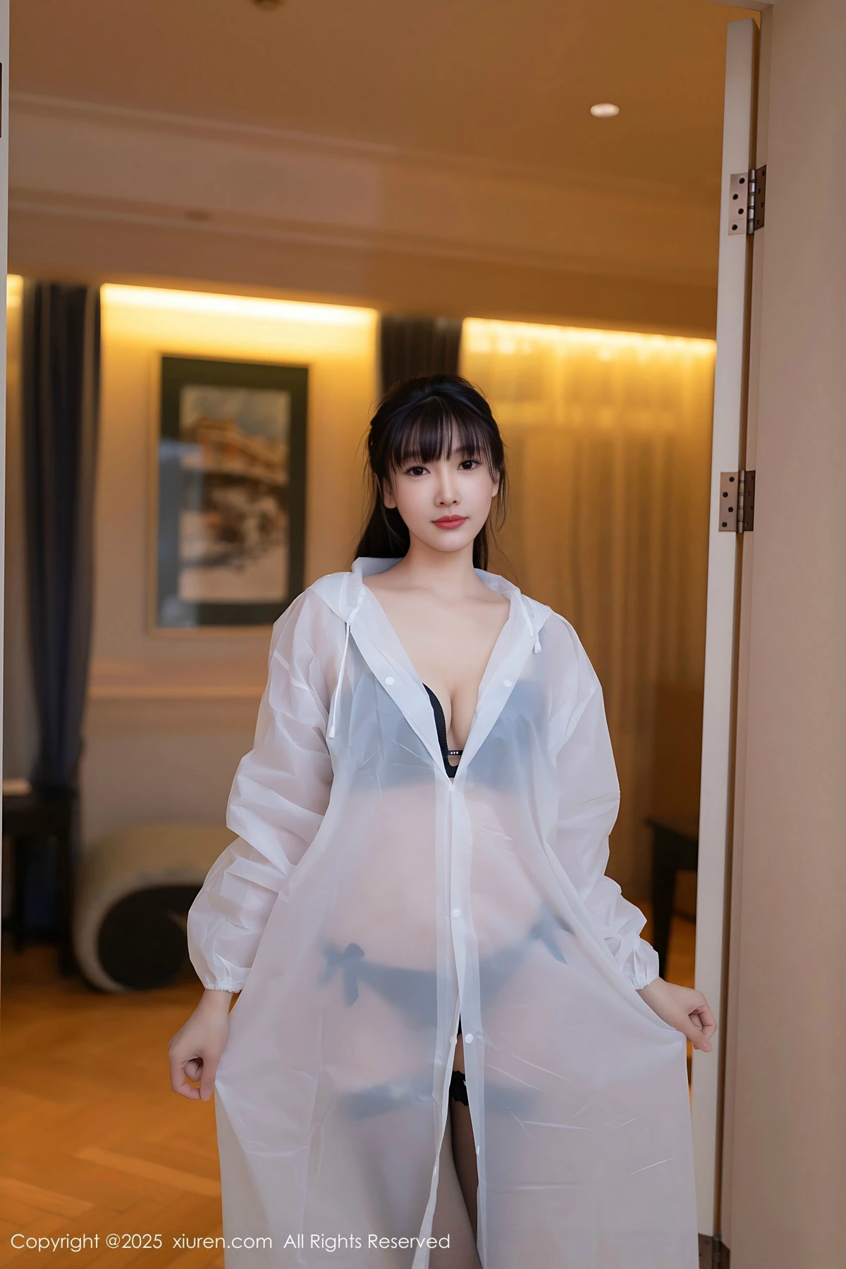 [[XiuRen秀人网]秀人网]No.9700_模特陆萱萱白色雨衣露性感黑色内衣配黑丝袜秀曼妙身姿诱惑写真80P