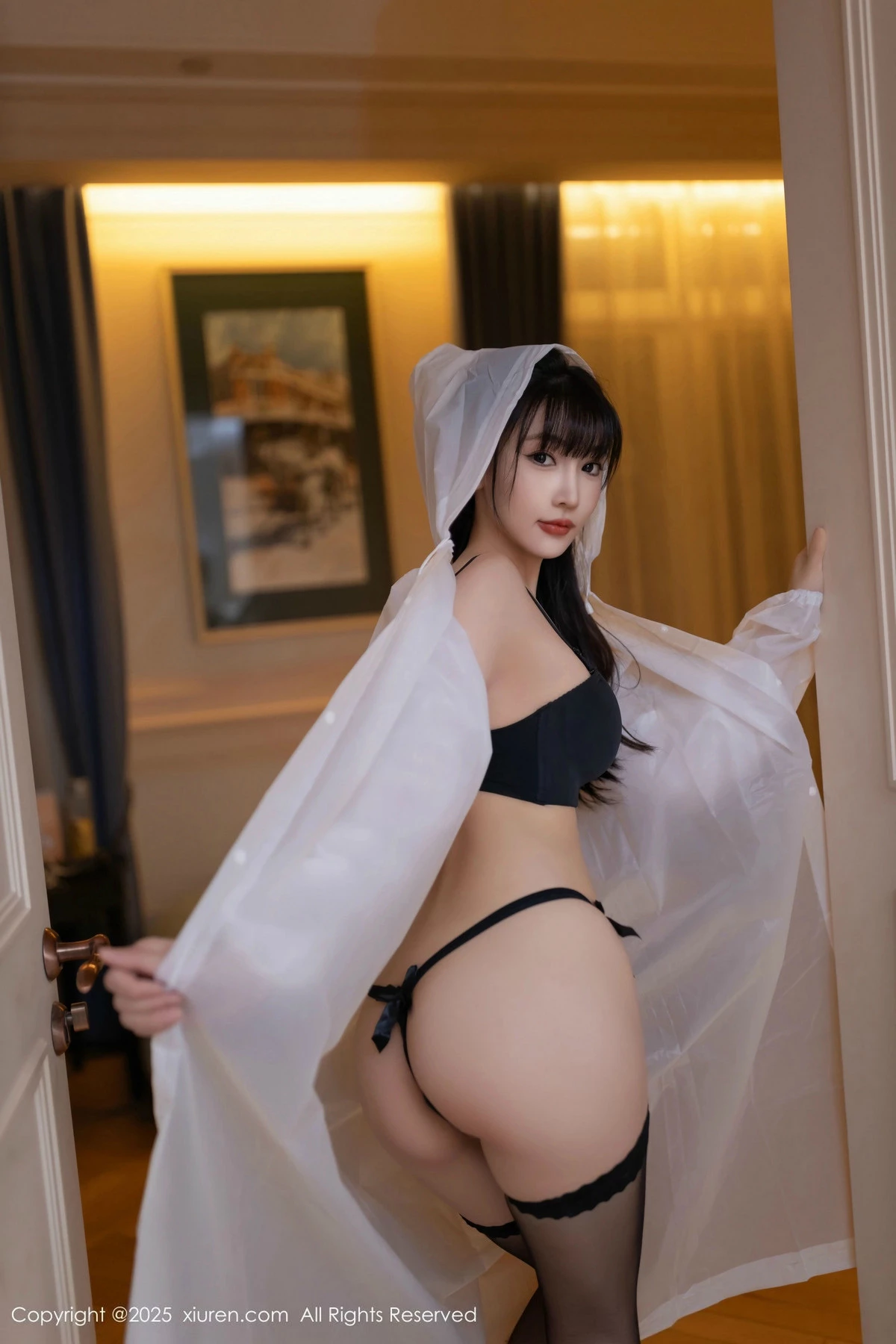 [[XiuRen秀人网]秀人网]No.9700_模特陆萱萱白色雨衣露性感黑色内衣配黑丝袜秀曼妙身姿诱惑写真80P