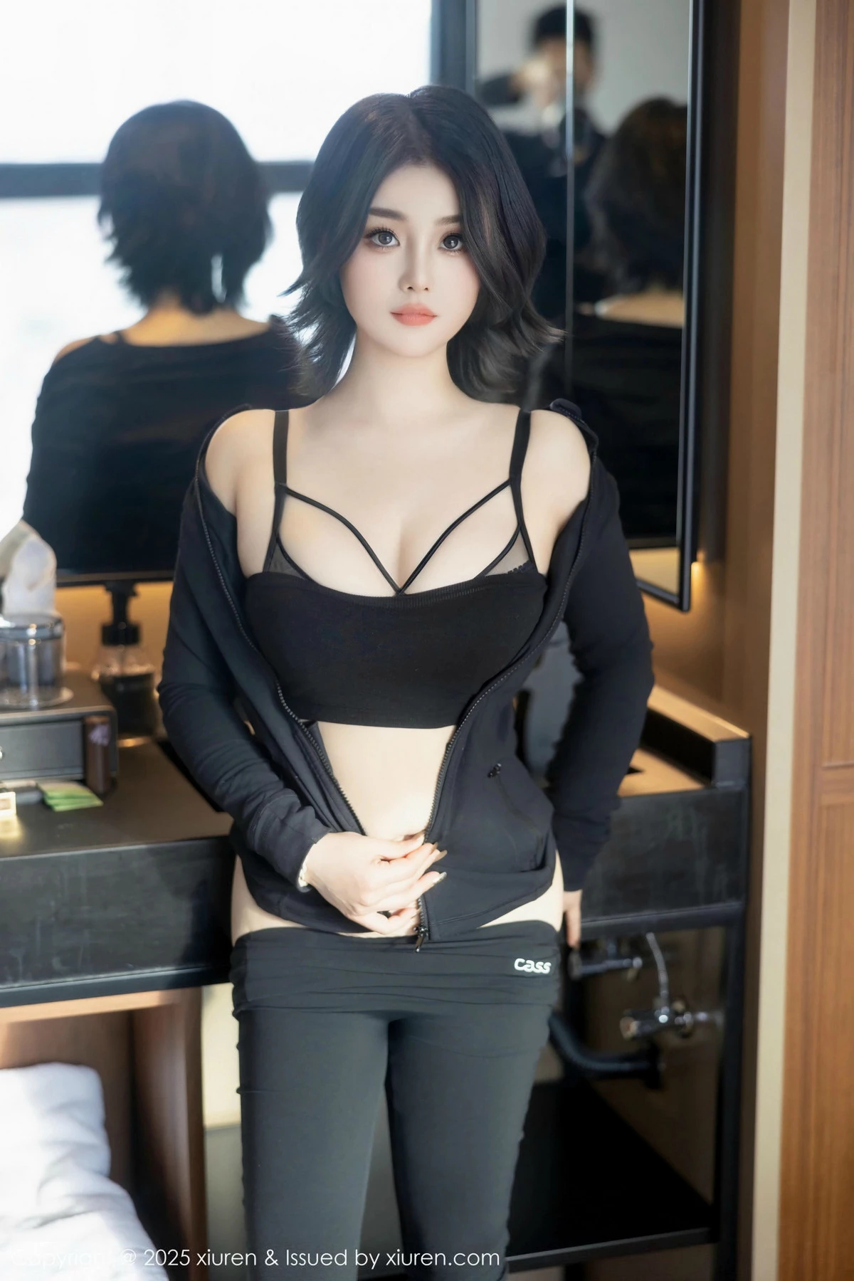 [[XiuRen秀人网]秀人网]No.9694_新人模特Monica性感简约黑色服饰露黑色内衣秀曼妙身姿诱惑写真79P