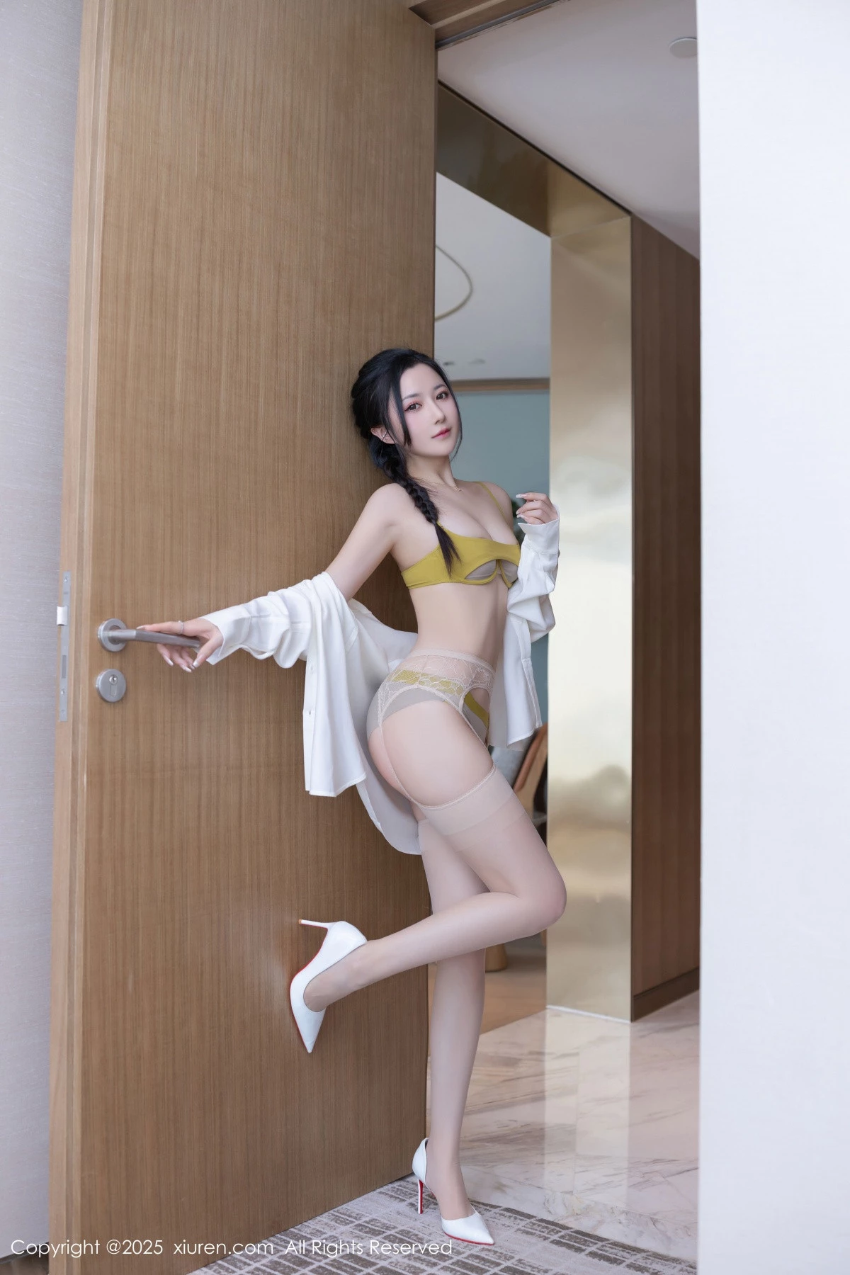 [[XiuRen秀人网]秀人网]No.9709_模特鱼子酱Fish白衬衫露性感内衣配肉丝吊袜秀曼妙身材诱惑写真80P