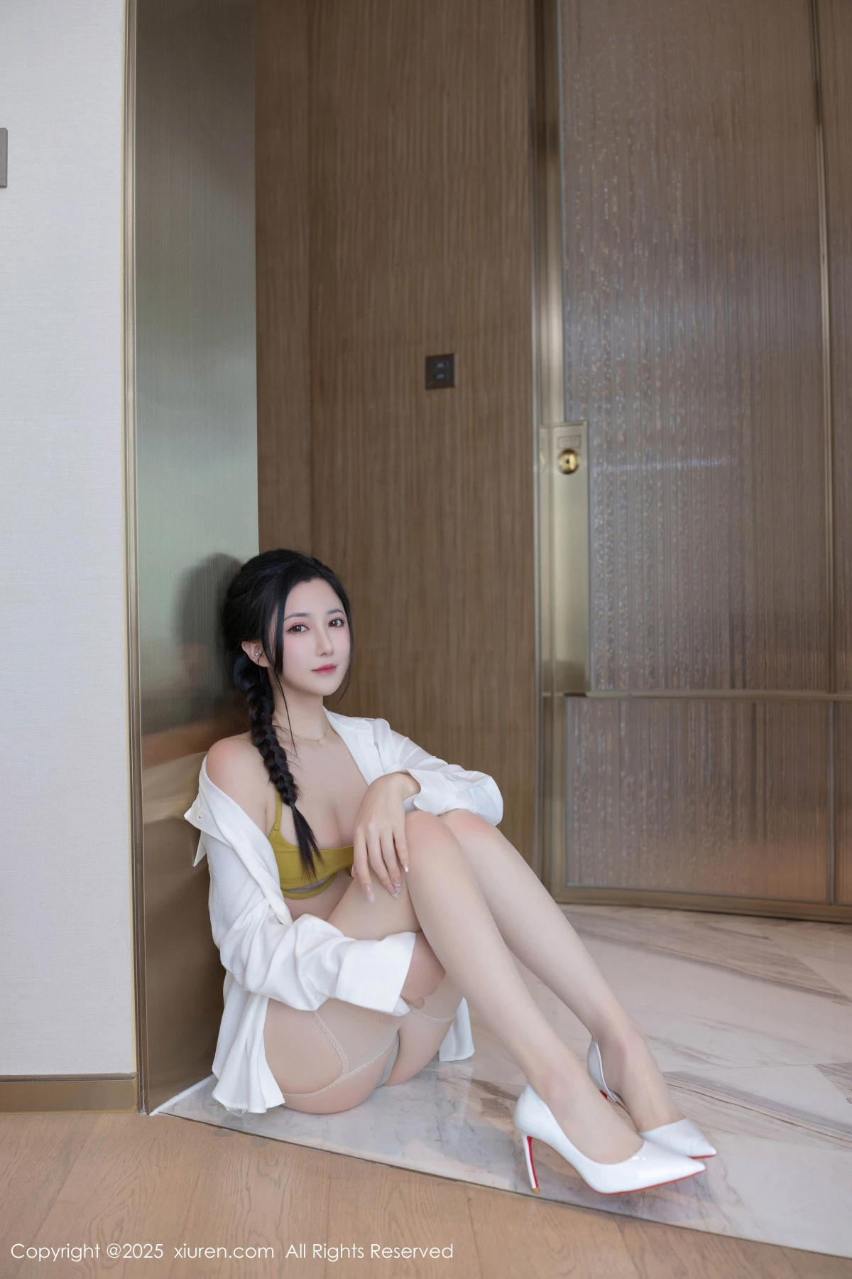 [[XiuRen秀人网]秀人网]No.9709_模特鱼子酱Fish白衬衫露性感内衣配肉丝吊袜秀曼妙身材诱惑写真80P