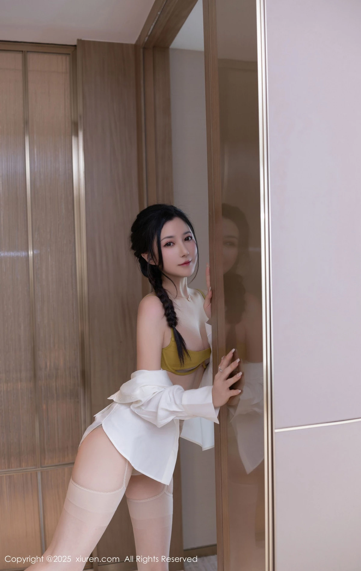 [[XiuRen秀人网]秀人网]No.9709_模特鱼子酱Fish白衬衫露性感内衣配肉丝吊袜秀曼妙身材诱惑写真80P