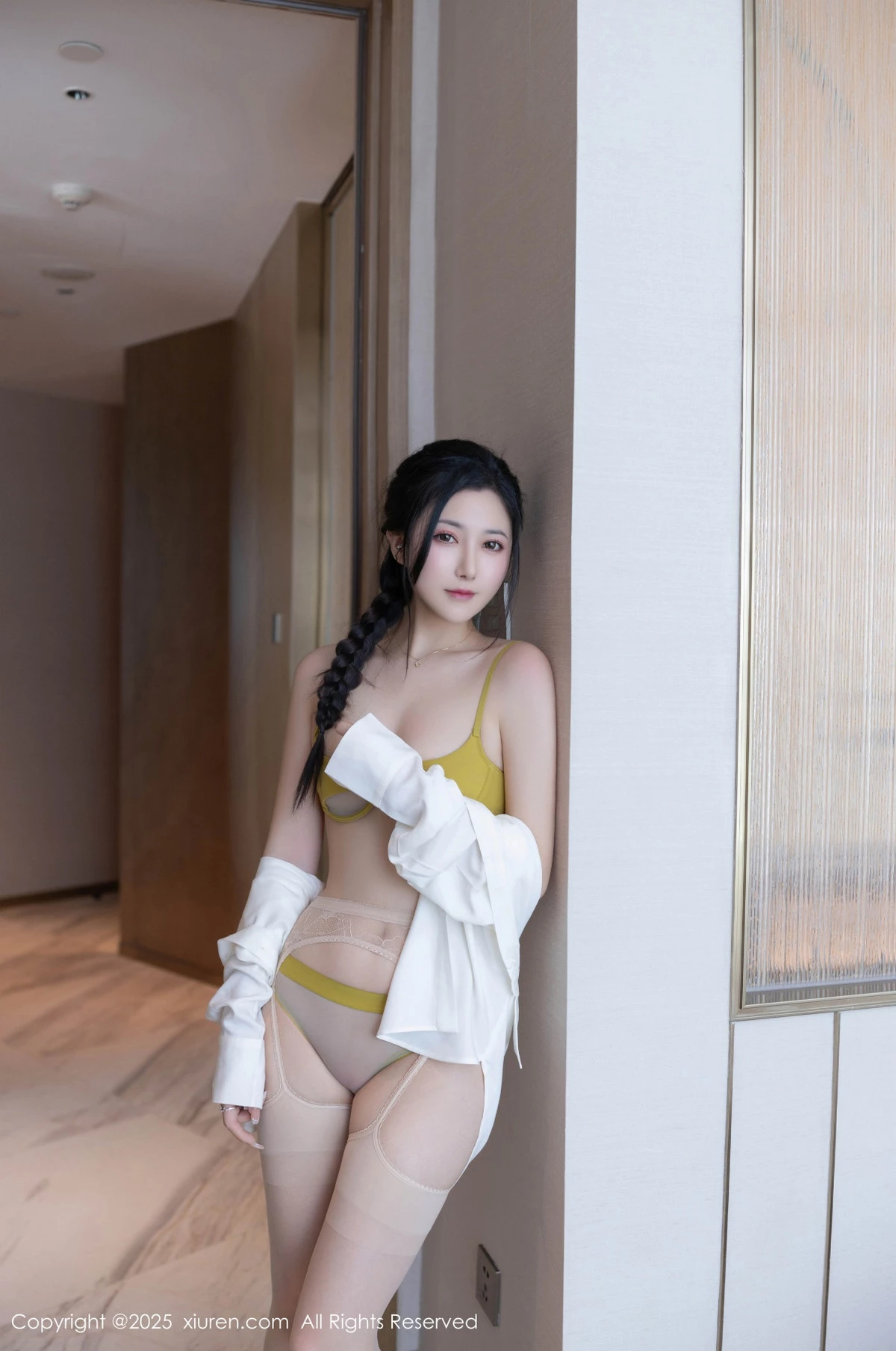 [[XiuRen秀人网]秀人网]No.9709_模特鱼子酱Fish白衬衫露性感内衣配肉丝吊袜秀曼妙身材诱惑写真80P