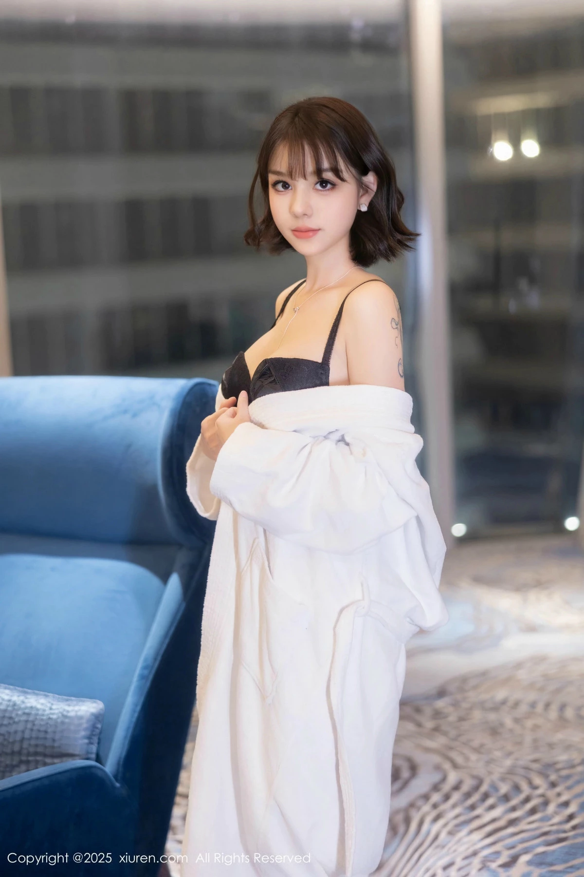 [[XiuRen秀人网]秀人网]No.9713_模特黎苏苏性感白色浴袍露黑色情趣内衣秀曼妙身材完美诱惑写真78P