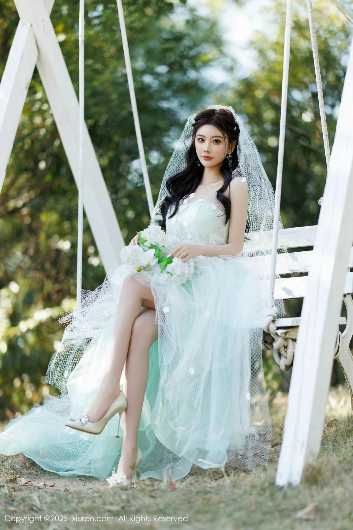 [[XiuRen秀人网]秀人网]No.9722_女神杨晨晨Yome性感白色情趣内衣配白丝吊袜秀丰腴身材诱惑写真83P