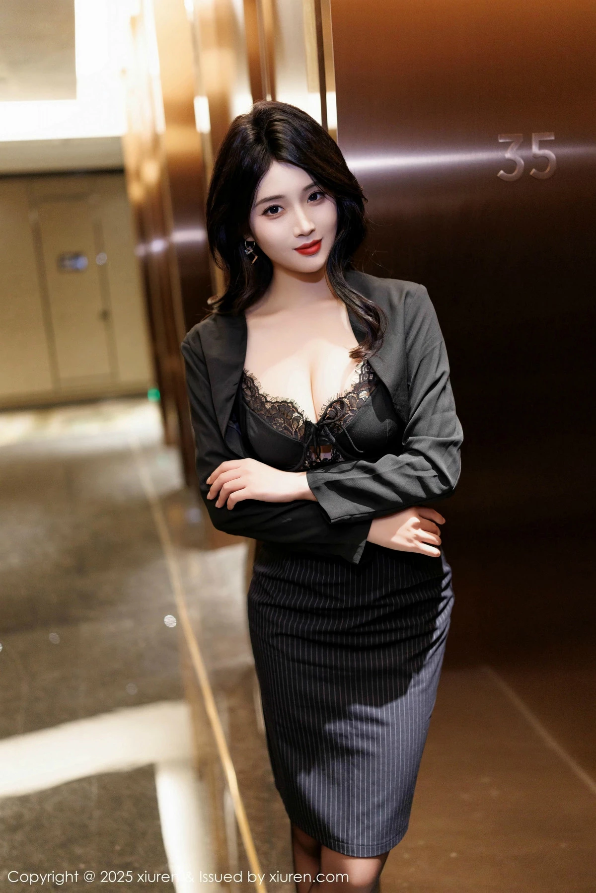 [[XiuRen秀人网]秀人网]No.9728_模特南乔性感黑色蕾丝内衣+红色比基尼秀柔美身姿完美诱惑写真90P
