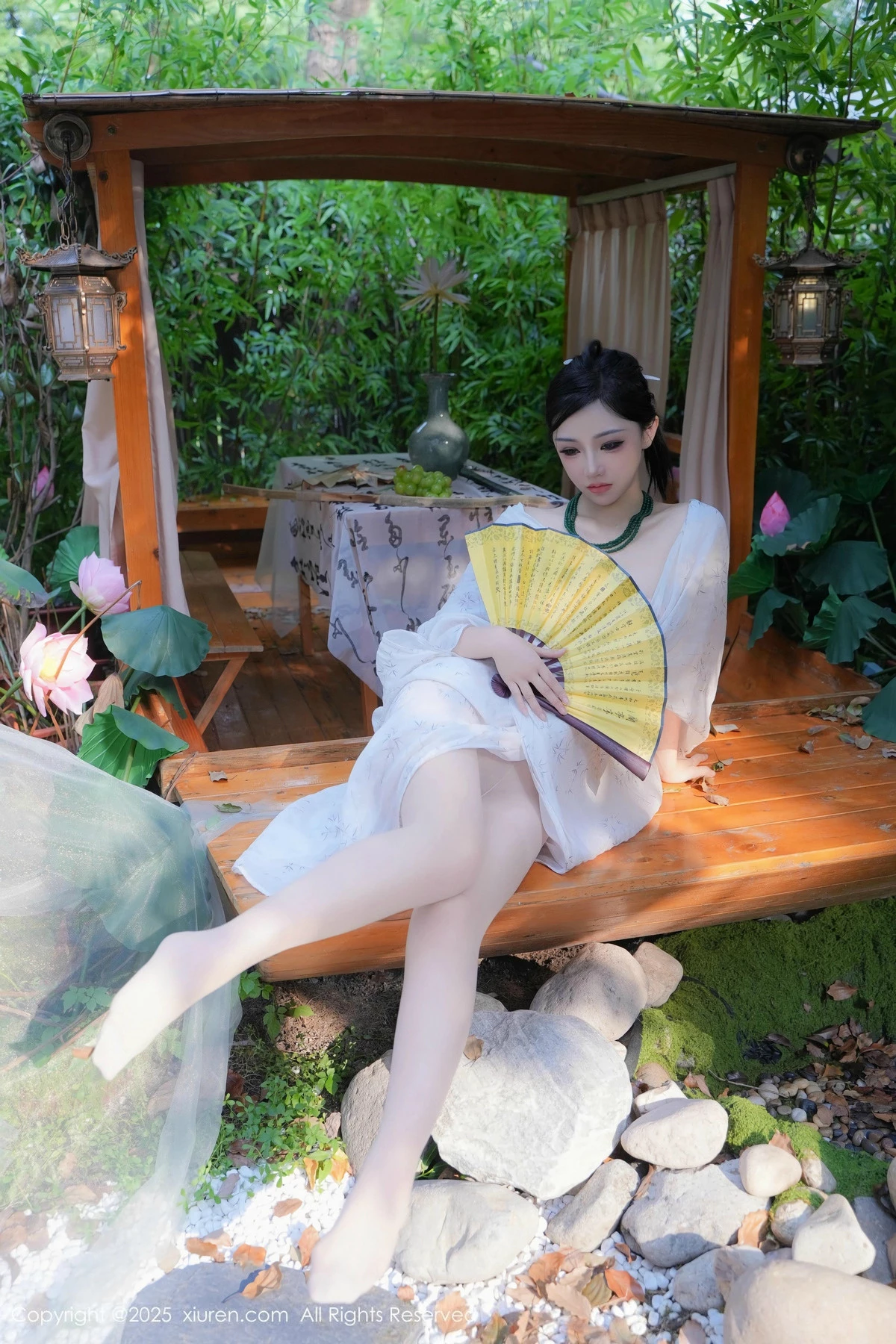 [[XiuRen秀人网]秀人网]No.9730_模特妙可可Cheese性感白色古风服配超薄白丝秀丰腴身材诱惑写真84P