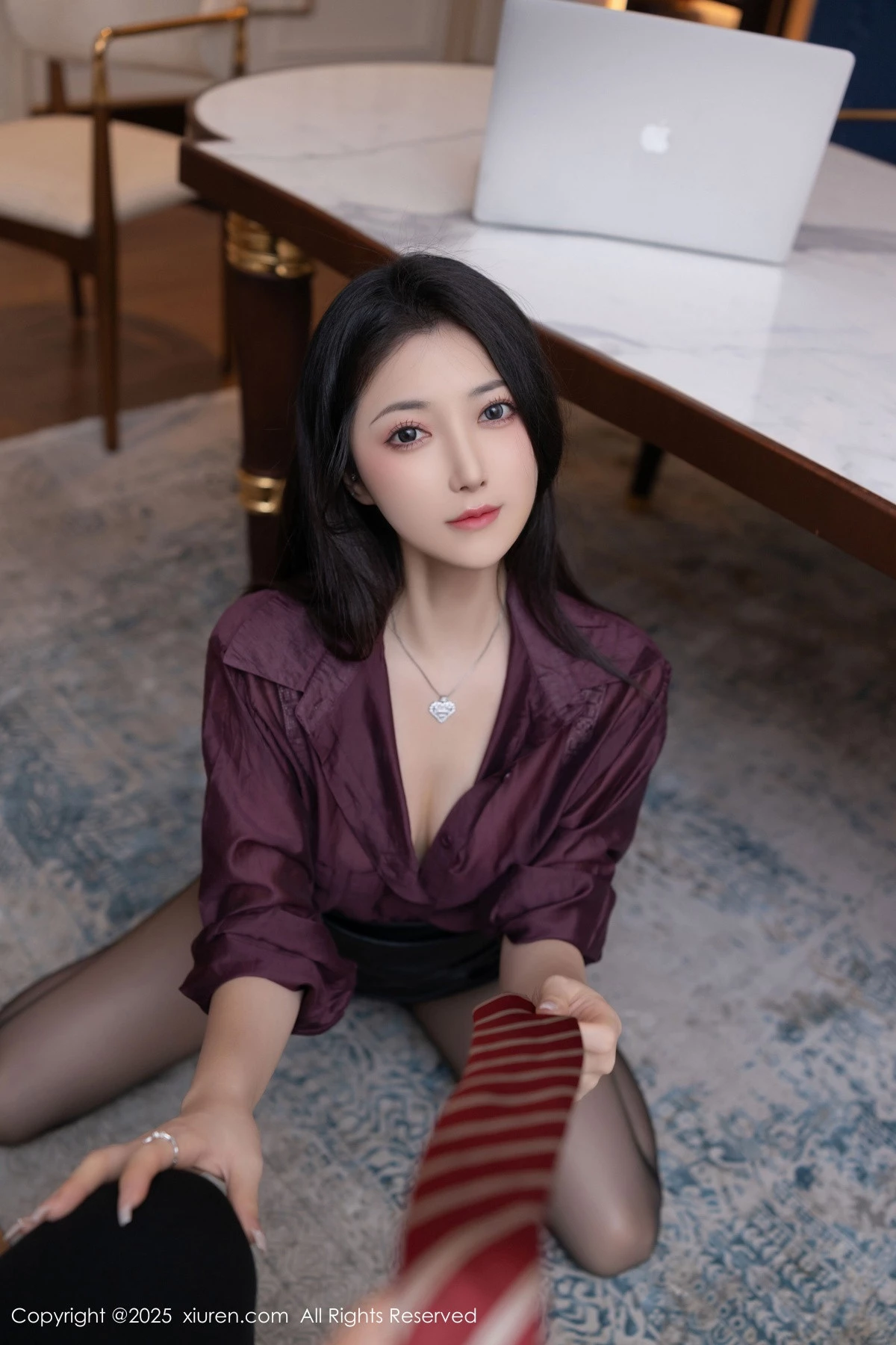 [[XiuRen秀人网]秀人网]No.9744_模特鱼子酱Fish性感紫色OL服饰露超薄黑丝秀曼妙身姿诱惑写真81P
