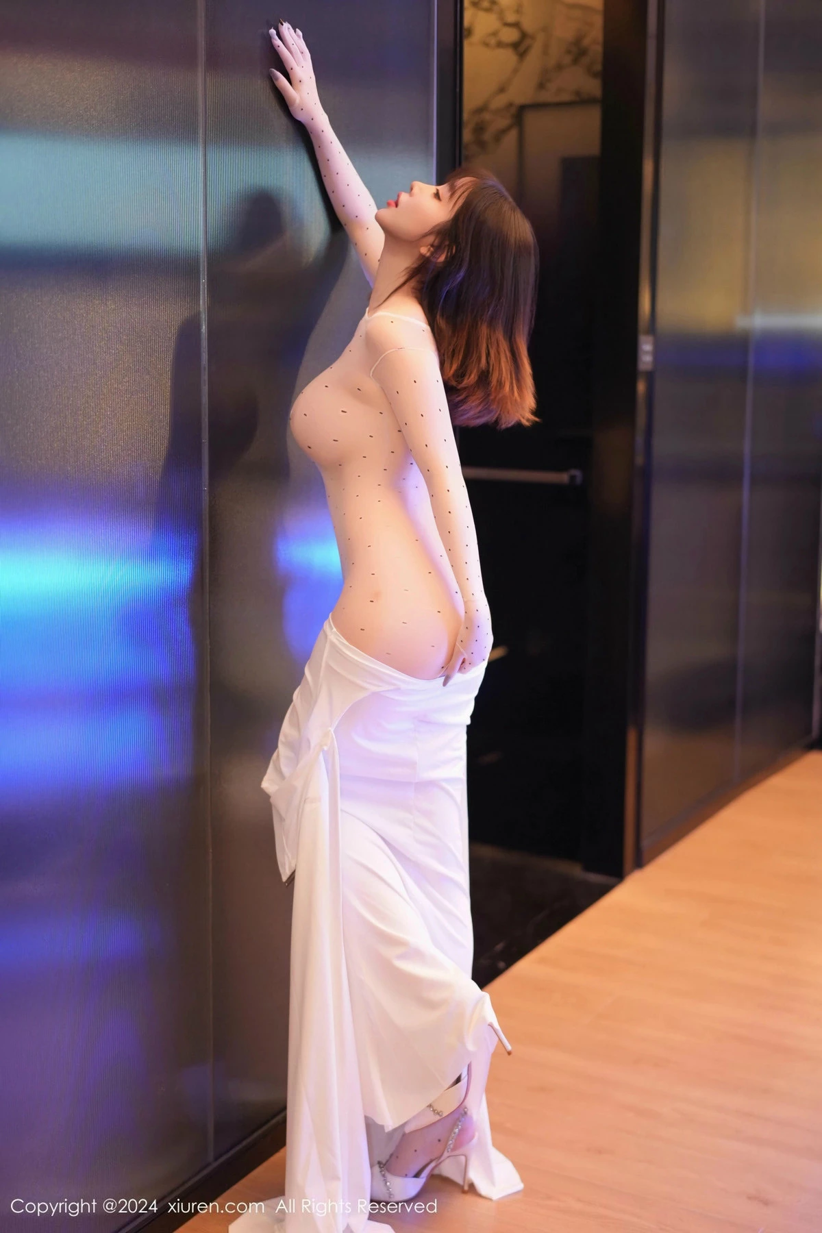 [[XiuRen秀人网]秀人网]No.9629_女神王雨纯性感白色连衣裙露白色连体丝袜秀惹火身材诱惑写真90P