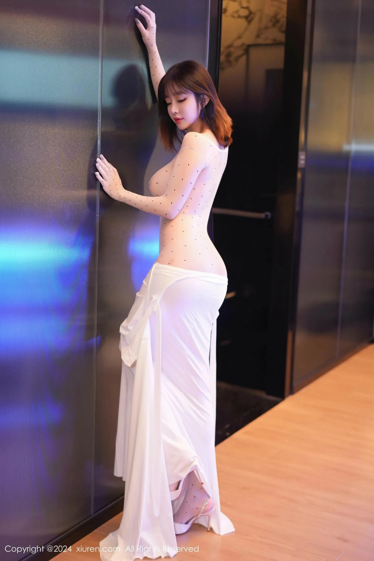 [[XiuRen秀人网]秀人网]No.9629_女神王雨纯性感白色连衣裙露白色连体丝袜秀惹火身材诱惑写真90P