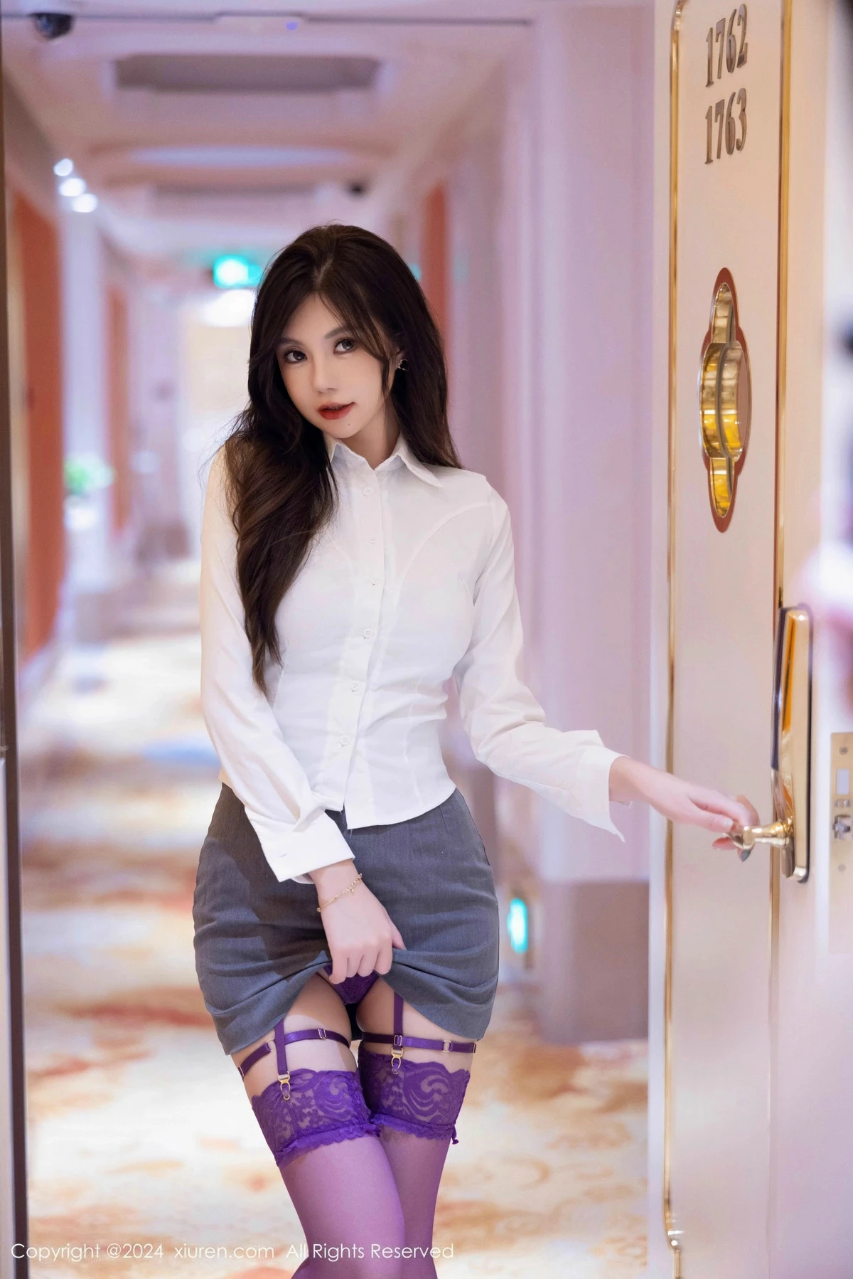 [[XiuRen秀人网]秀人网]No.9631_女神绮里嘉ula性感OL服饰露紫色蕾丝情趣内衣秀惹火身材诱惑写真97P
