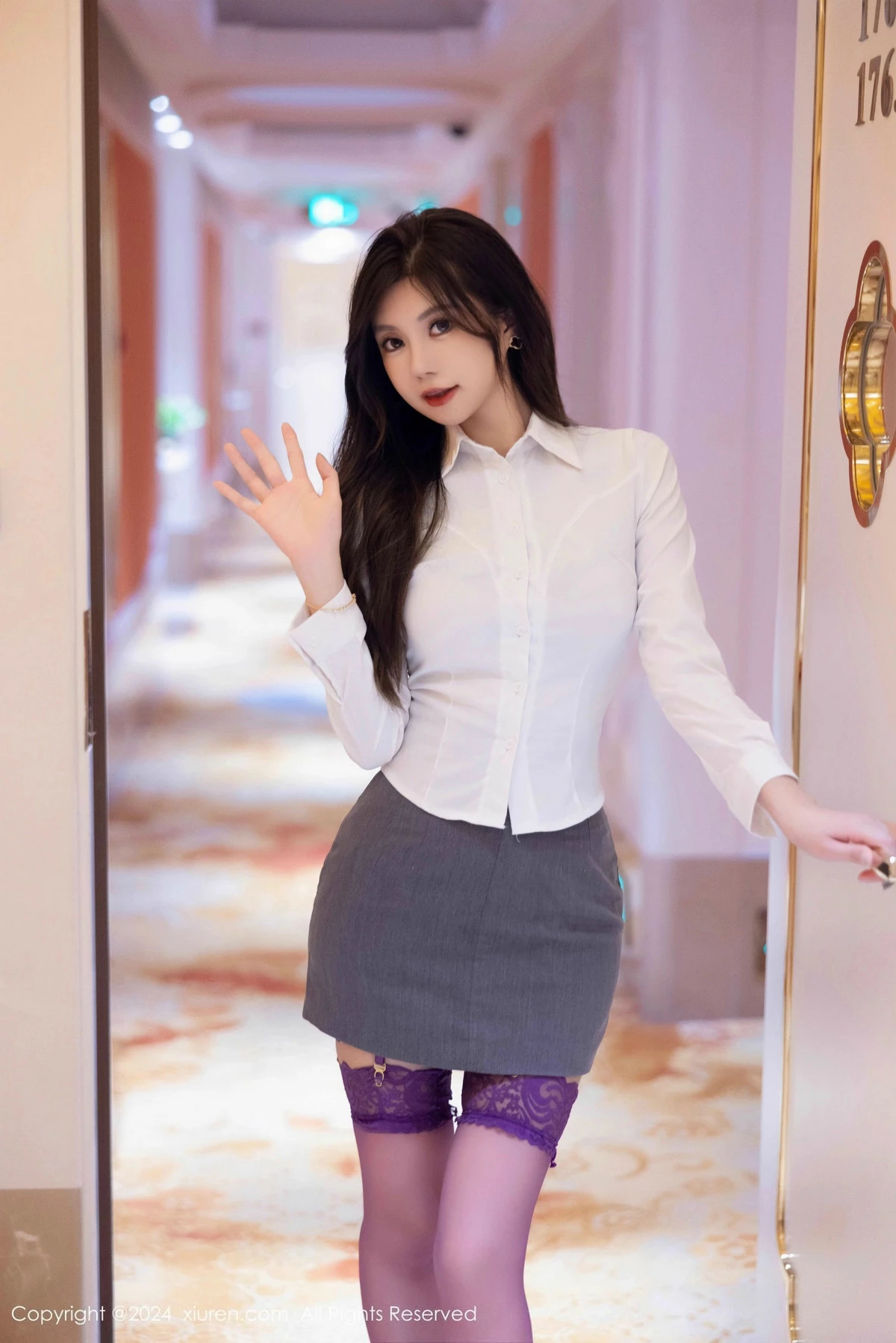 [[XiuRen秀人网]秀人网]No.9631_女神绮里嘉ula性感OL服饰露紫色蕾丝情趣内衣秀惹火身材诱惑写真97P