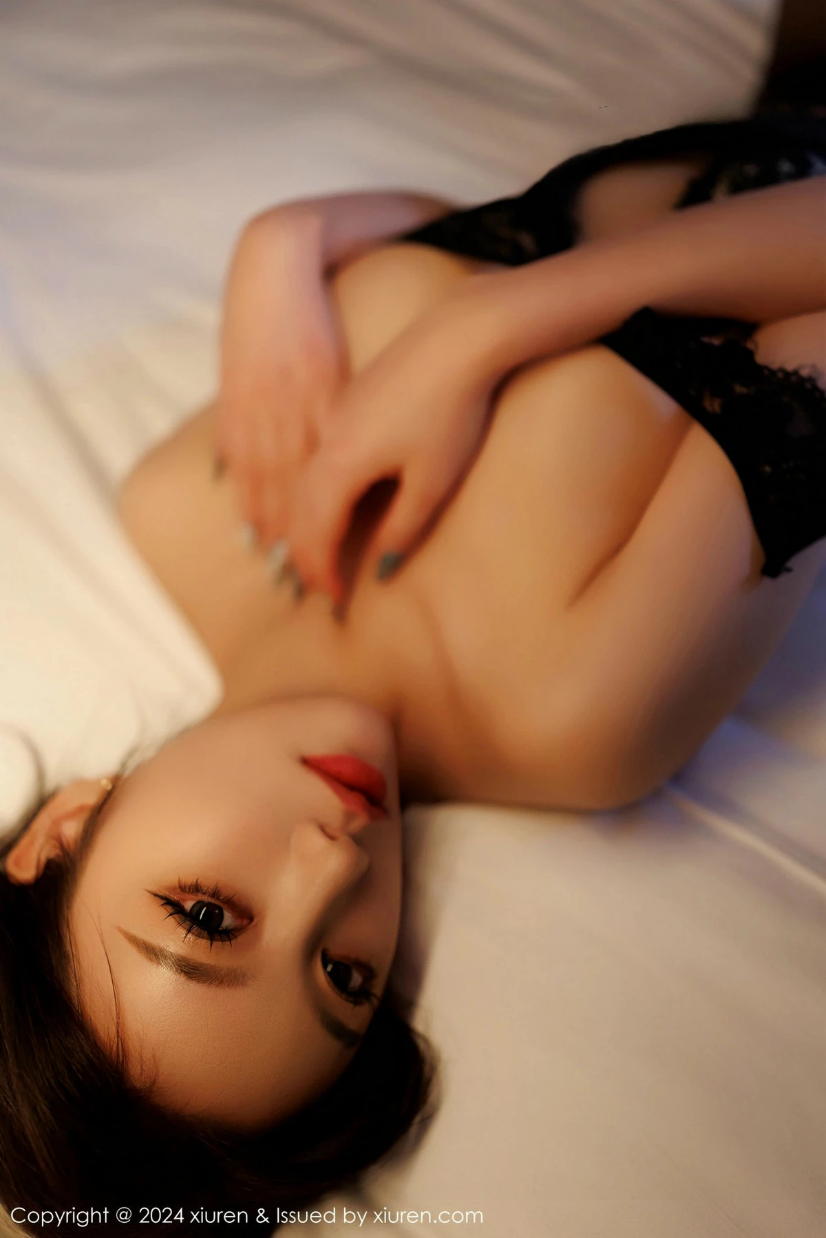 [[XiuRen秀人网]秀人网]No.9634_女神杨晨晨Yome性感黑色蕾丝内衣配超薄黑丝秀丰腴身材诱惑写真95P