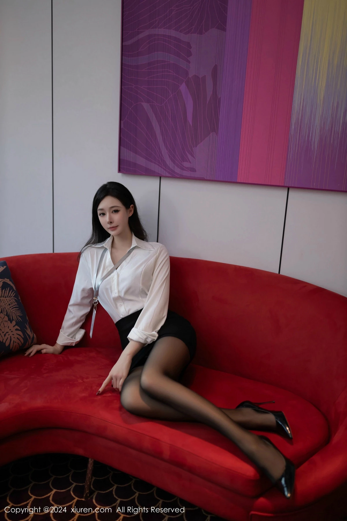 [[XiuRen秀人网]秀人网]No.9637_模特小逗逗性感白T配黑短裙露超薄黑丝秀曼妙身姿撩人诱惑写真80P