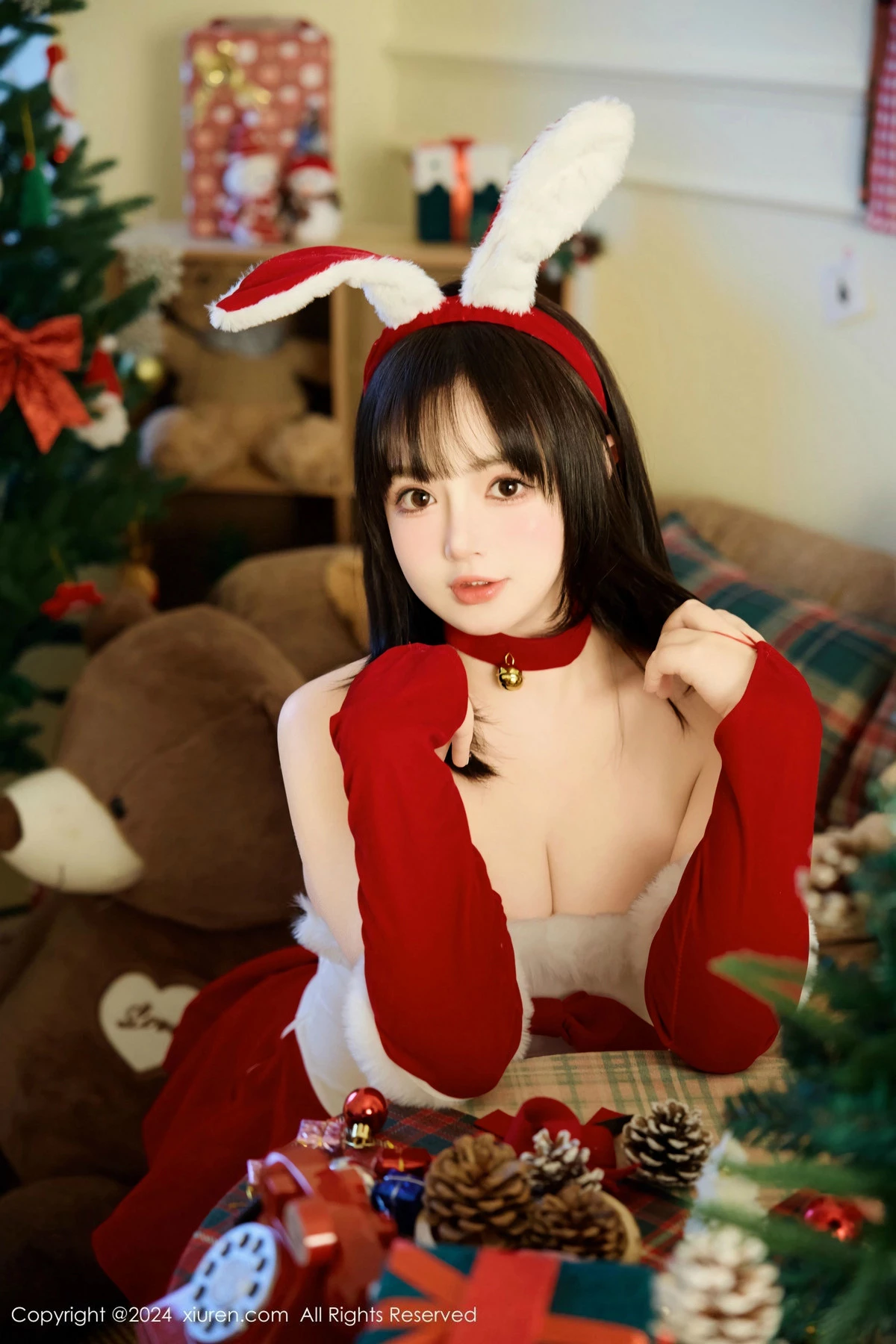 [[XiuRen秀人网]秀人网]No.9656_模特养乐多Doll圣诞主题性感红色连衣裙半脱秀丰腴身材诱惑写真53P