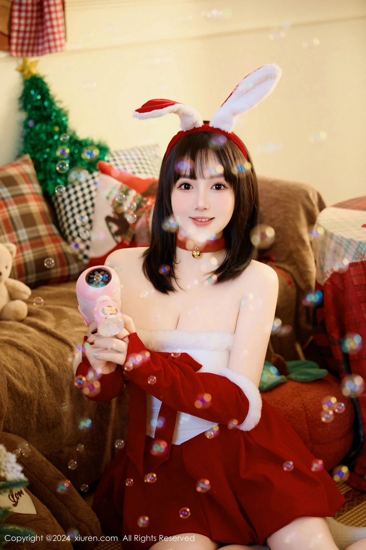 [[XiuRen秀人网]秀人网]No.9656_模特养乐多Doll圣诞主题性感红色连衣裙半脱秀丰腴身材诱惑写真53P