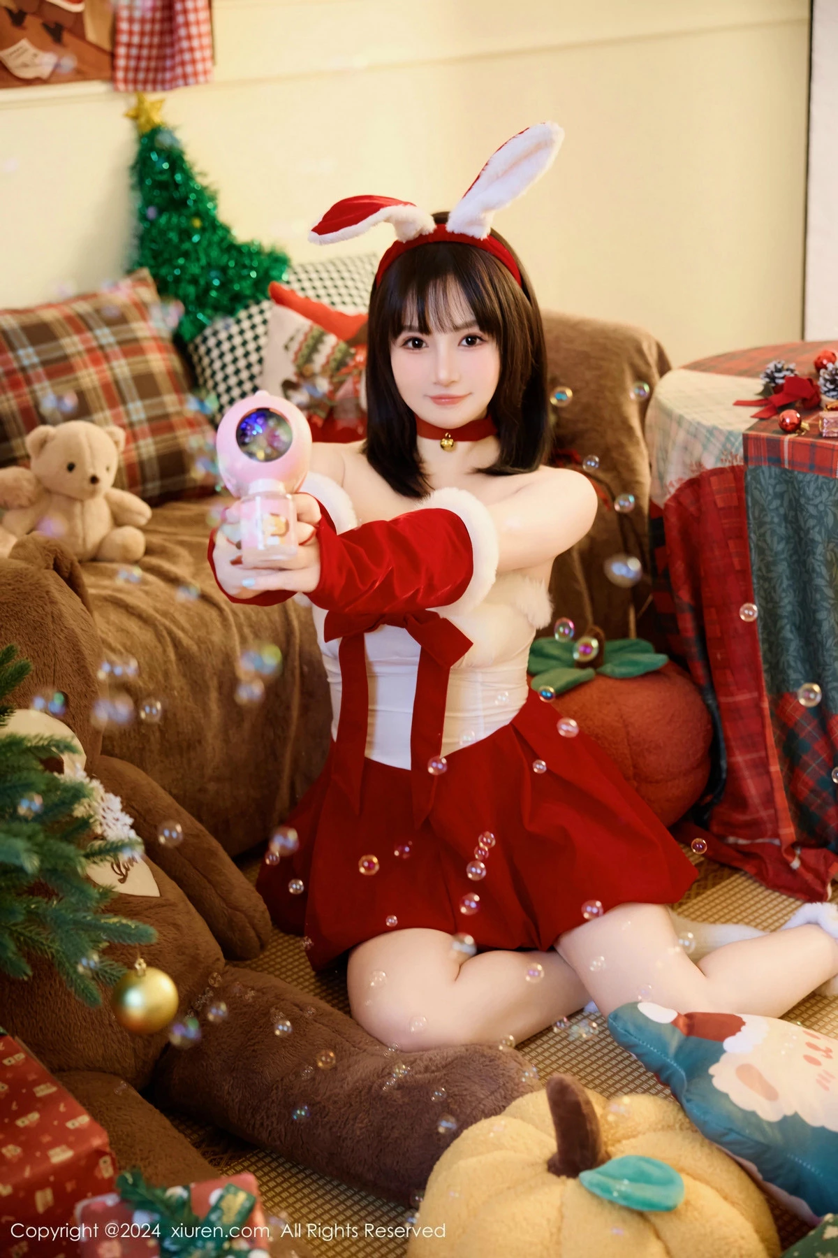 [[XiuRen秀人网]秀人网]No.9656_模特养乐多Doll圣诞主题性感红色连衣裙半脱秀丰腴身材诱惑写真53P