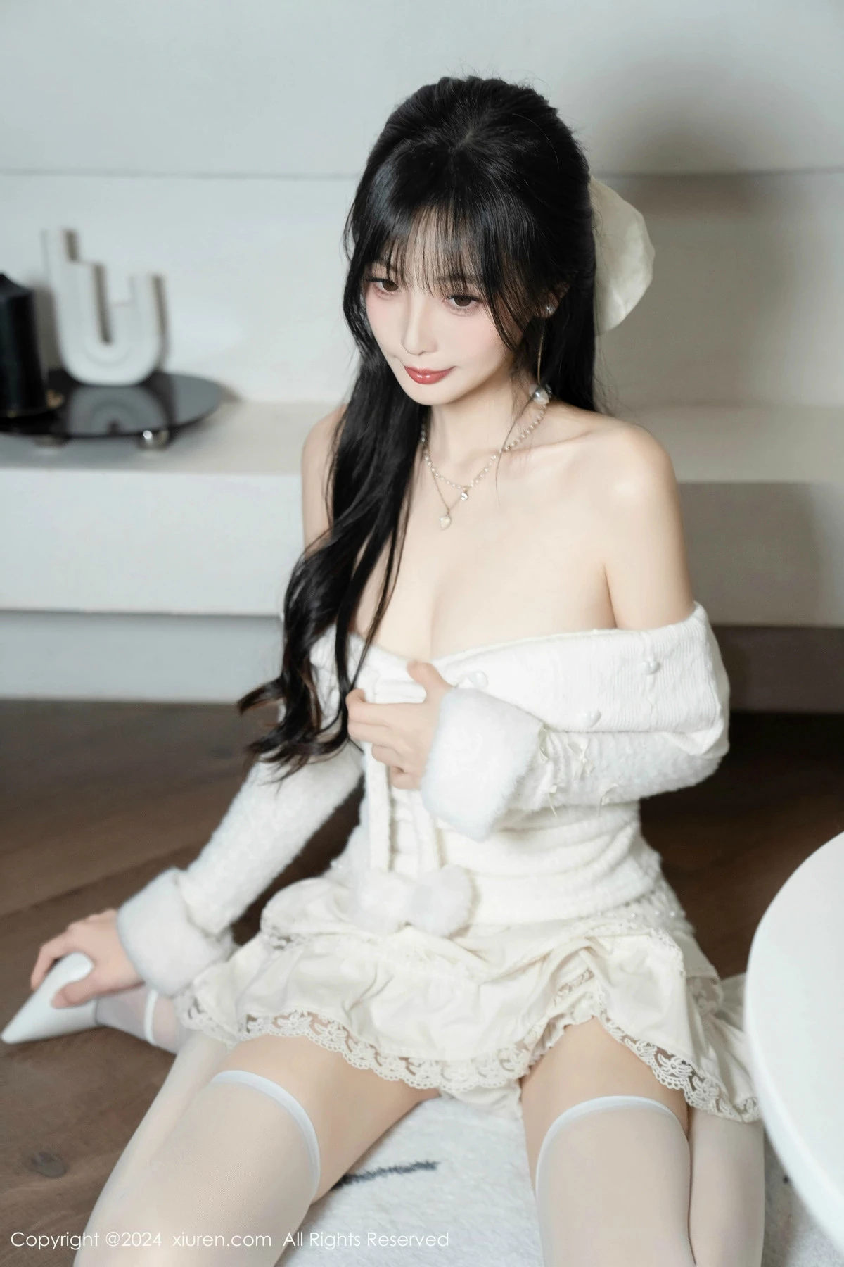 [[XiuRen秀人网]秀人网]No.9658_模特林星阑白色连衣短裙露红色情趣内衣配白丝袜秀美腿诱惑写真93P
