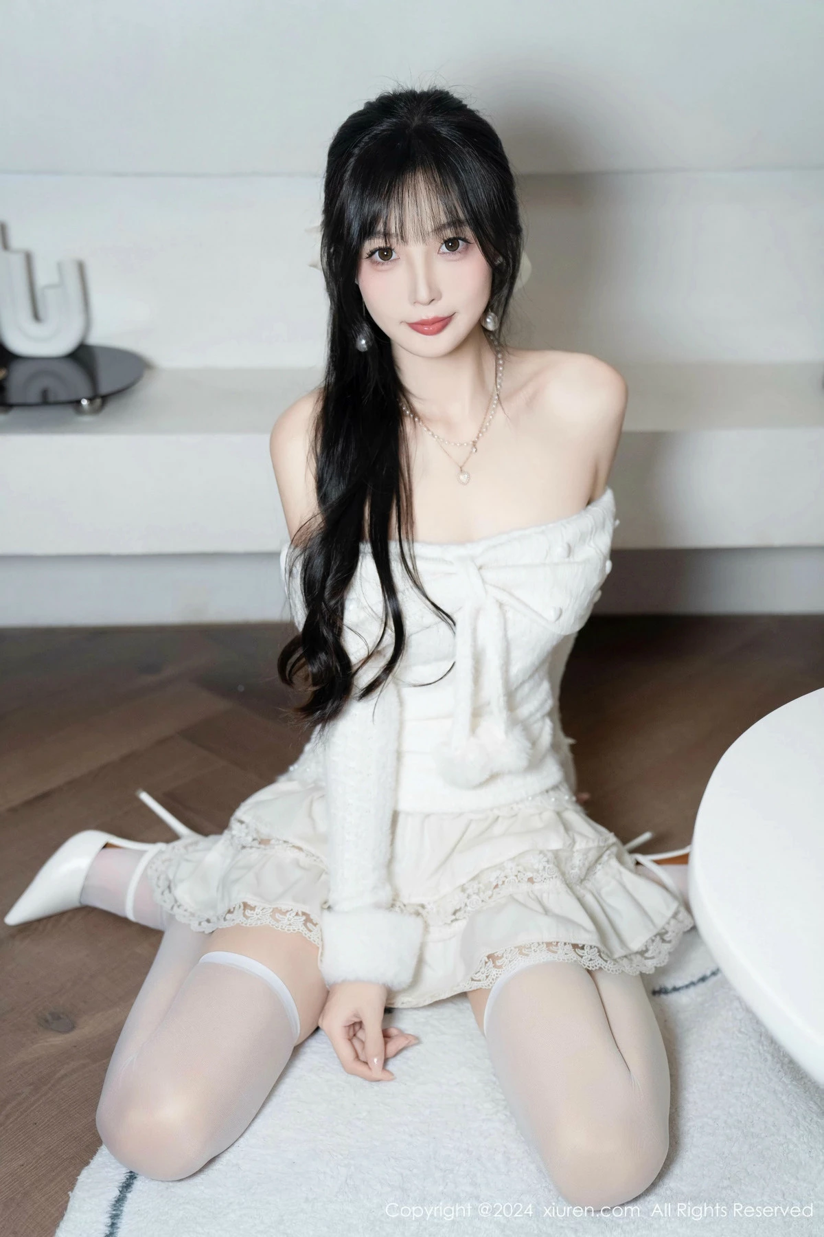 [[XiuRen秀人网]秀人网]No.9658_模特林星阑白色连衣短裙露红色情趣内衣配白丝袜秀美腿诱惑写真93P