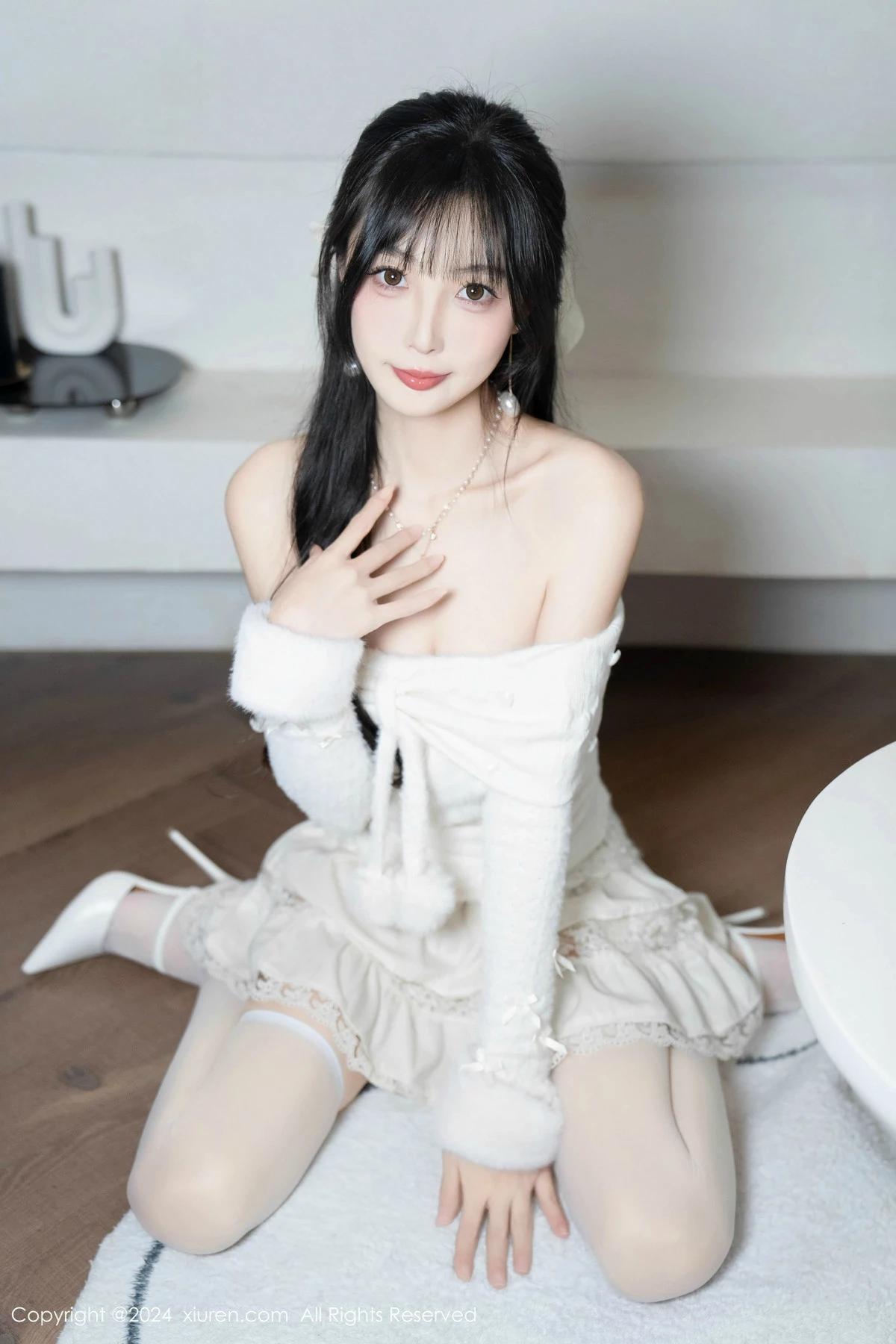 [[XiuRen秀人网]秀人网]No.9658_模特林星阑白色连衣短裙露红色情趣内衣配白丝袜秀美腿诱惑写真93P