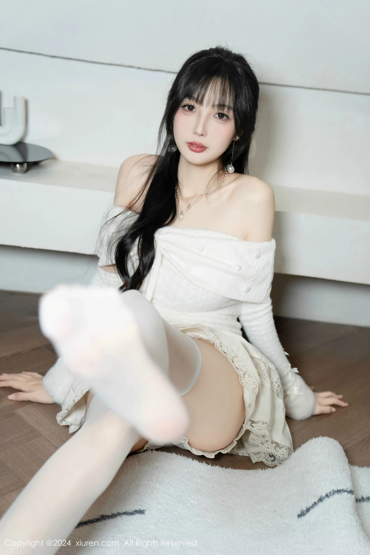 [[XiuRen秀人网]秀人网]No.9658_模特林星阑白色连衣短裙露红色情趣内衣配白丝袜秀美腿诱惑写真93P