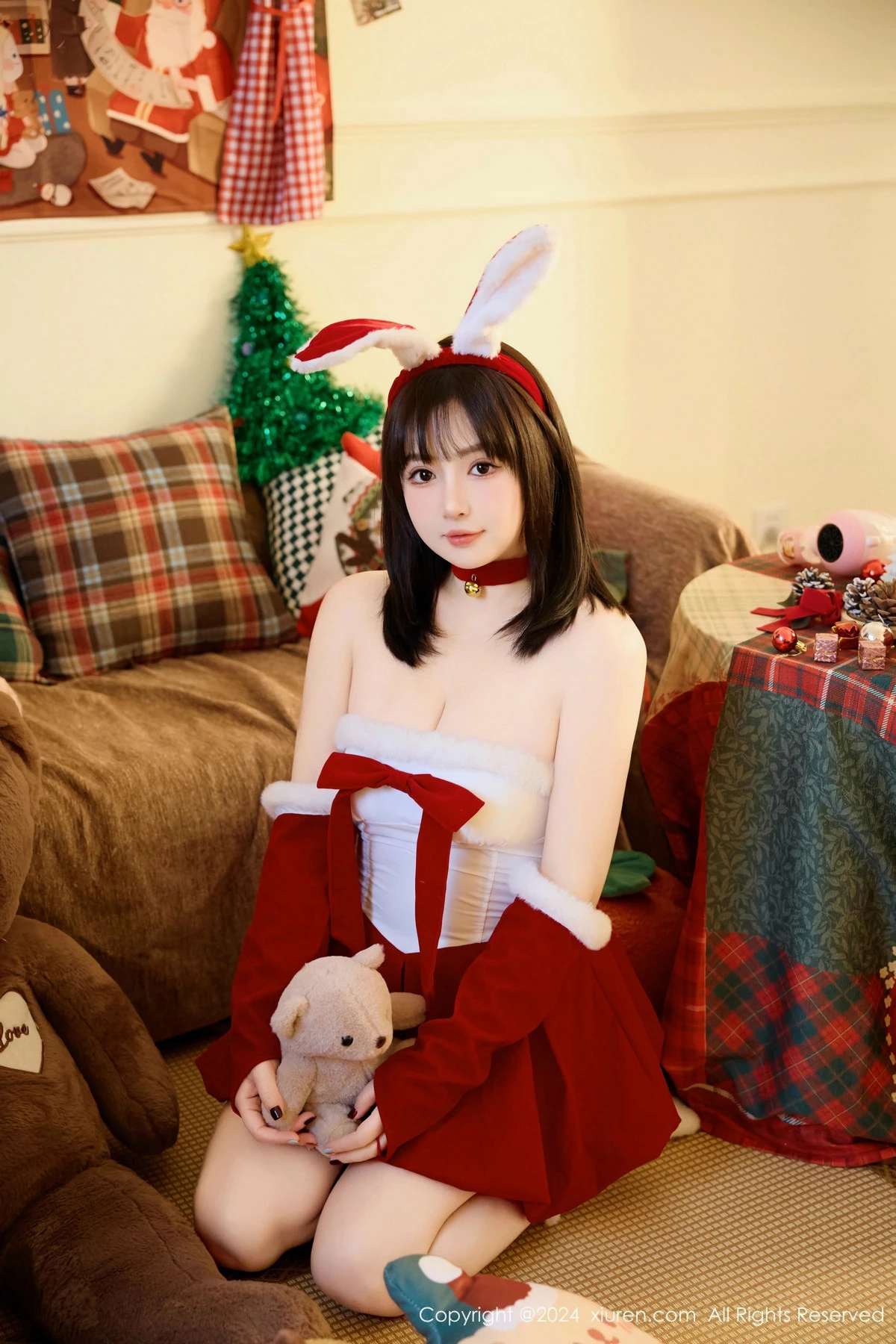 [[XiuRen秀人网]秀人网]No.9656_模特养乐多Doll圣诞主题性感红色连衣裙半脱秀丰腴身材诱惑写真53P