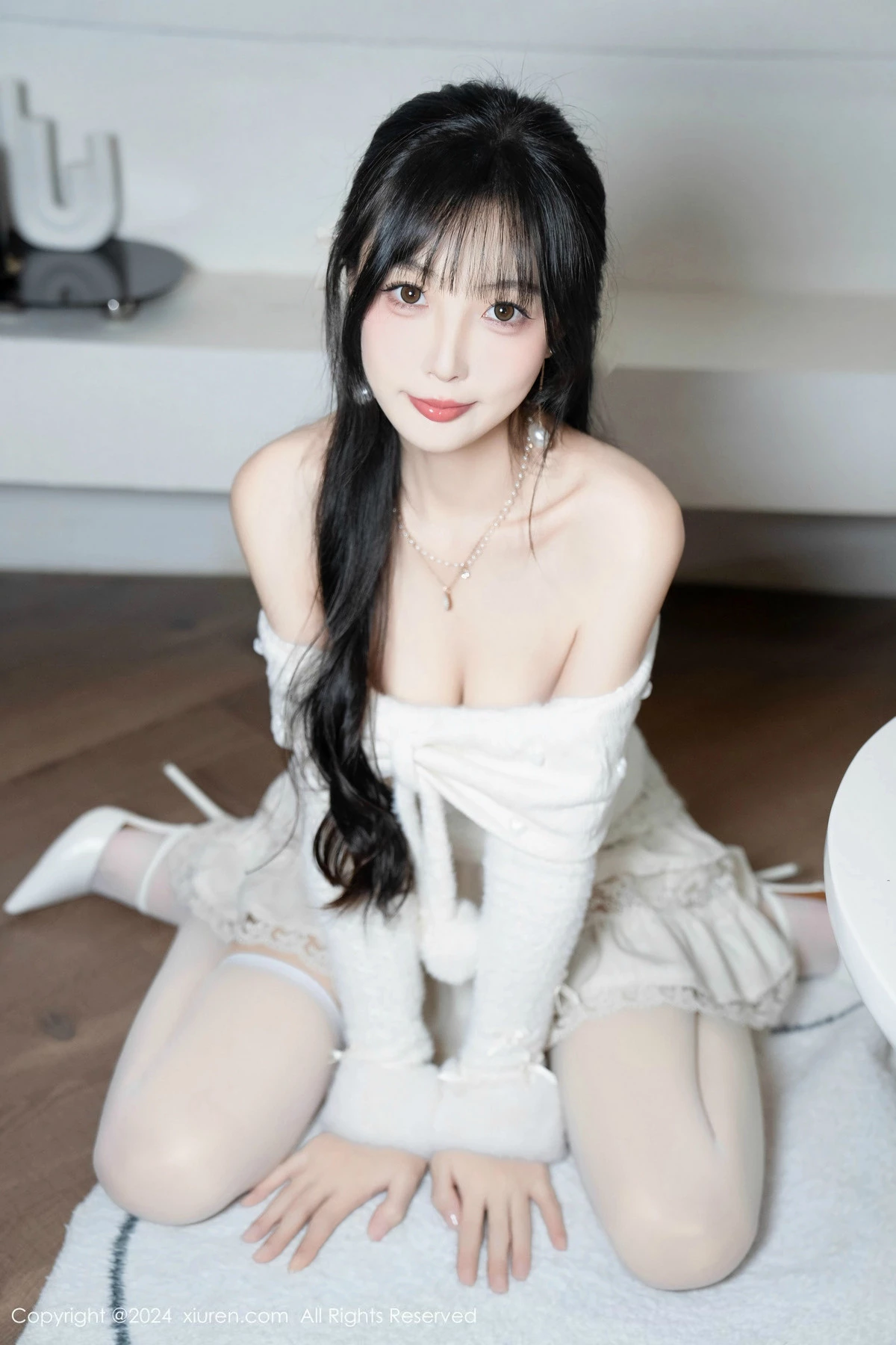 [[XiuRen秀人网]秀人网]No.9658_模特林星阑白色连衣短裙露红色情趣内衣配白丝袜秀美腿诱惑写真93P
