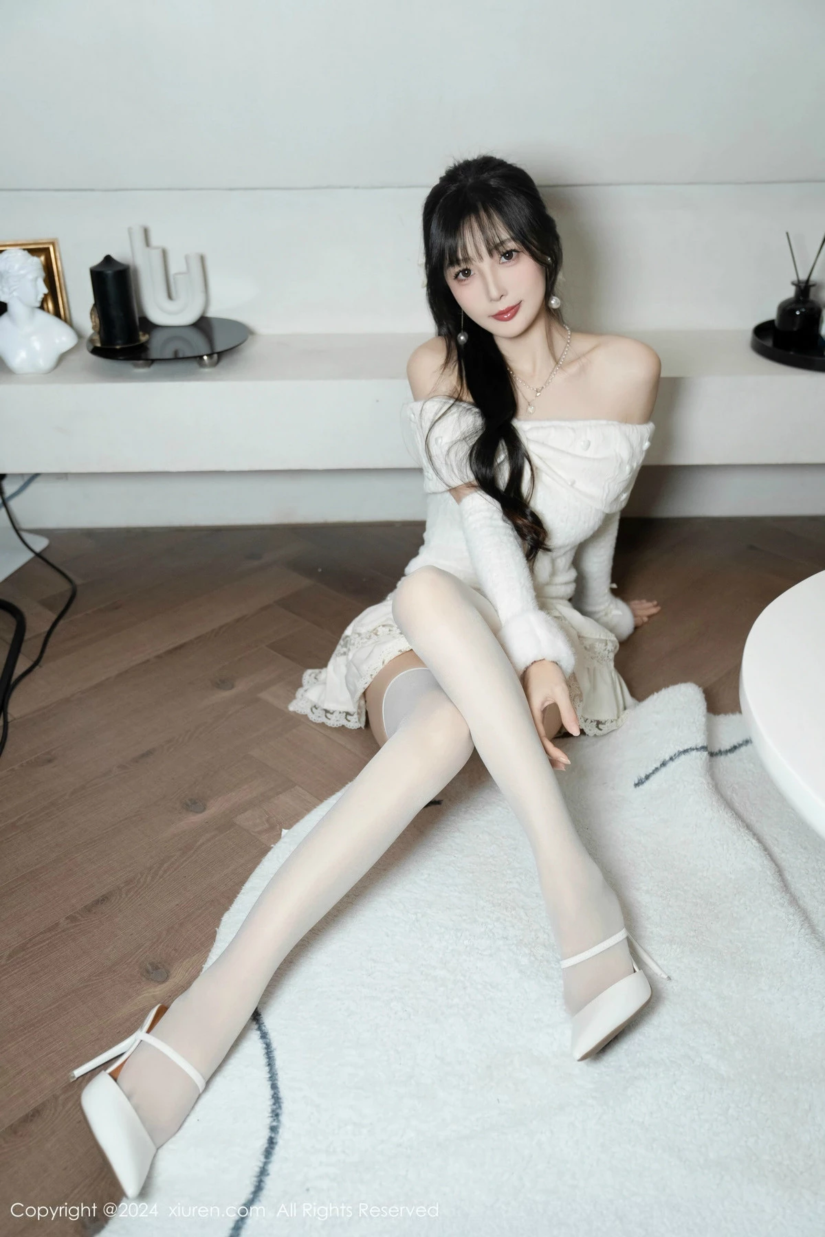 [[XiuRen秀人网]秀人网]No.9658_模特林星阑白色连衣短裙露红色情趣内衣配白丝袜秀美腿诱惑写真93P