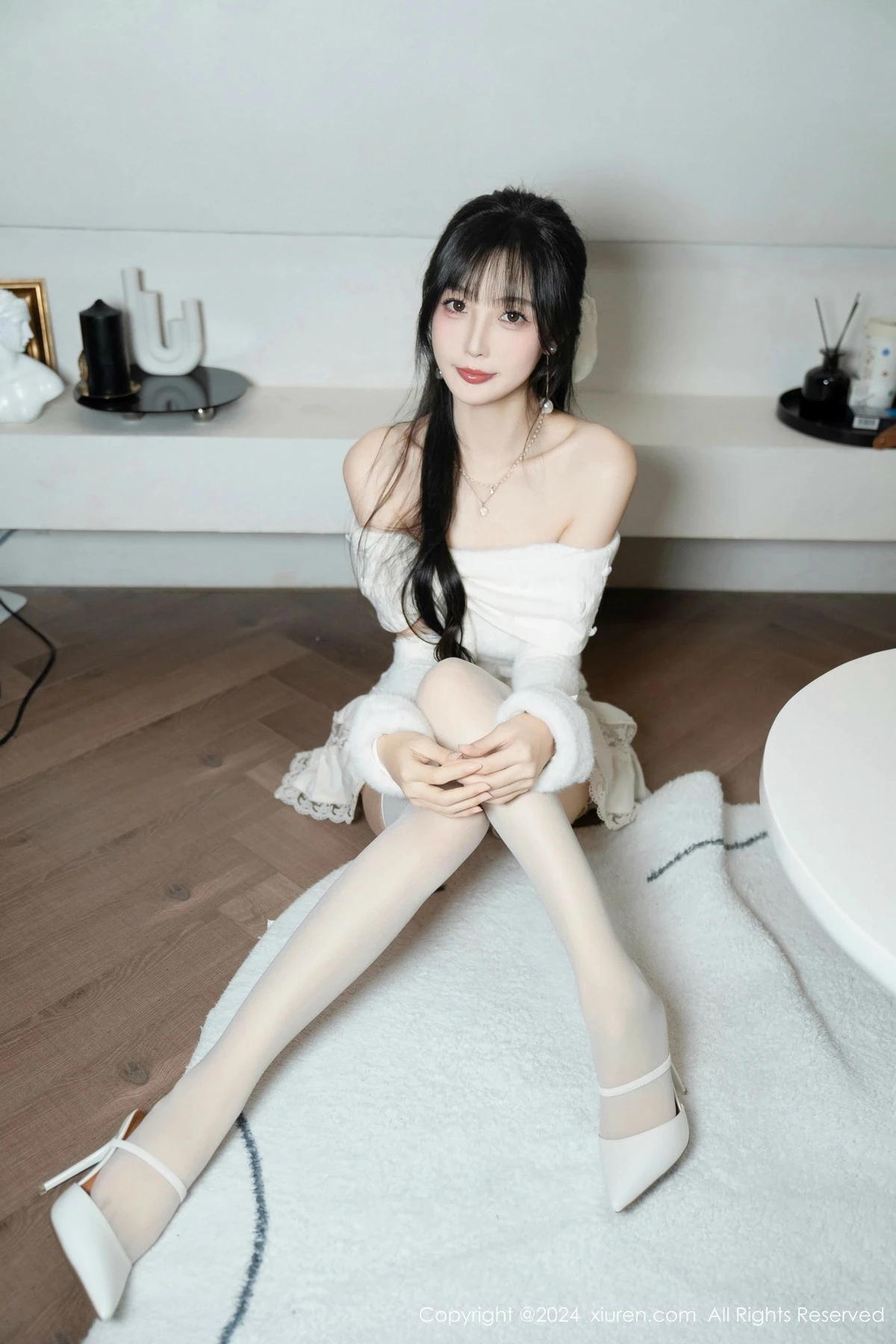 [[XiuRen秀人网]秀人网]No.9658_模特林星阑白色连衣短裙露红色情趣内衣配白丝袜秀美腿诱惑写真93P