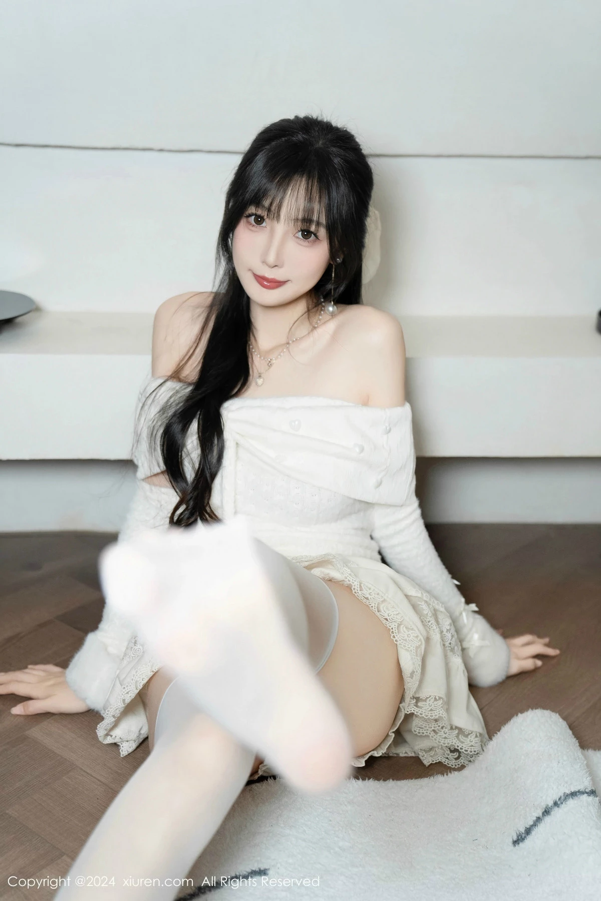 [[XiuRen秀人网]秀人网]No.9658_模特林星阑白色连衣短裙露红色情趣内衣配白丝袜秀美腿诱惑写真93P