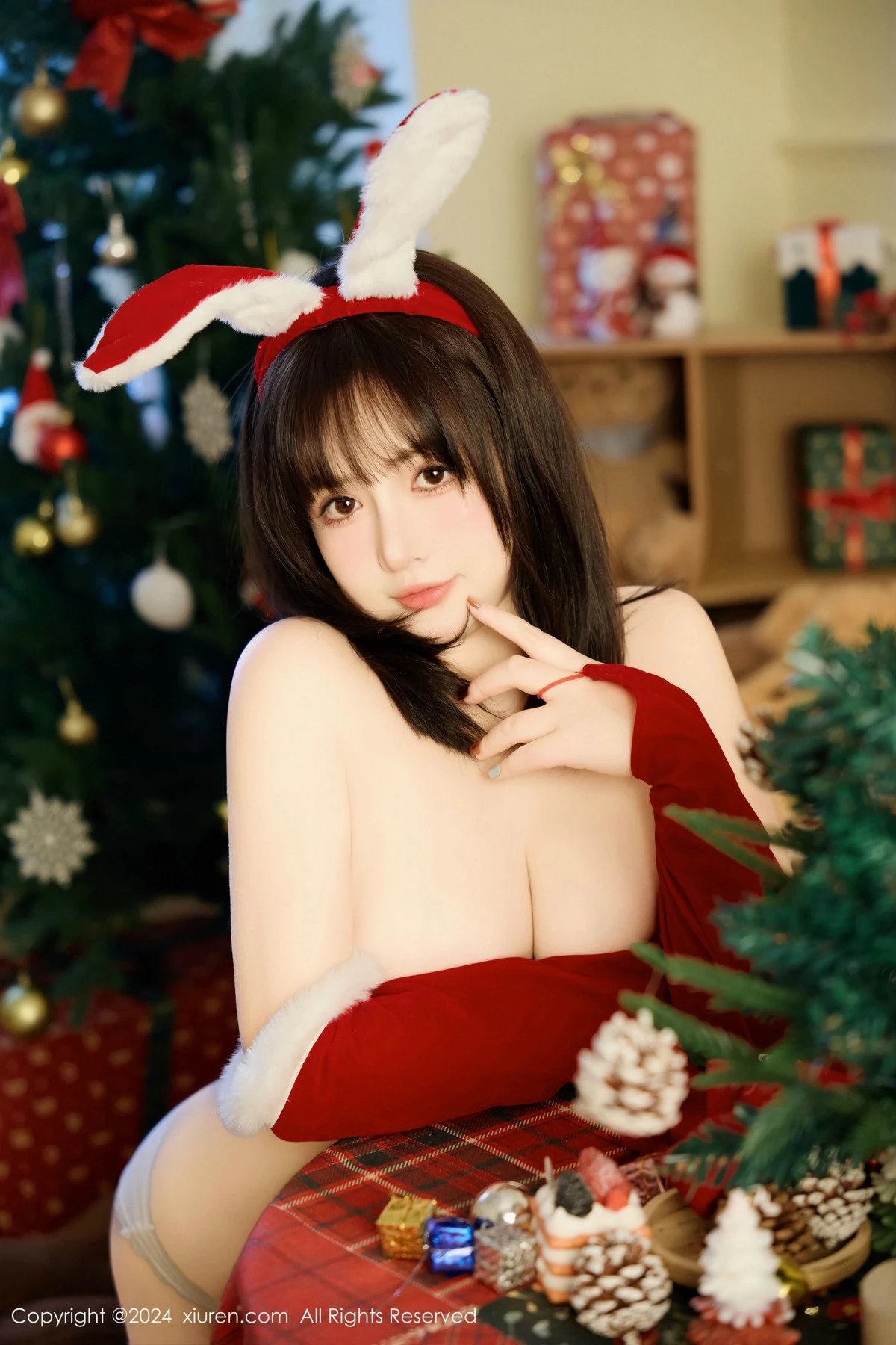 [[XiuRen秀人网]秀人网]No.9656_模特养乐多Doll圣诞主题性感红色连衣裙半脱秀丰腴身材诱惑写真53P