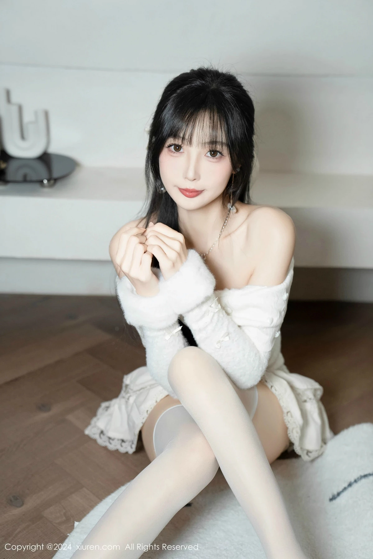 [[XiuRen秀人网]秀人网]No.9658_模特林星阑白色连衣短裙露红色情趣内衣配白丝袜秀美腿诱惑写真93P