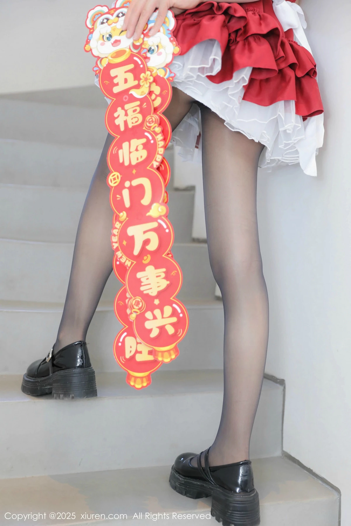 [[XiuRen秀人网]秀人网]No.9814_模特桃妖夭红色喜庆女仆服露红色内衣配超薄黑丝秀美腿诱惑写真87P