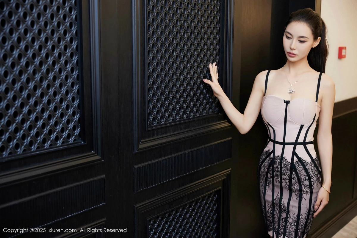 [[XiuRen秀人网]秀人网]No.9809_模特Lingyu69性感粉色连衣裙露连体黑丝网袜秀惹火身材诱惑写真74P