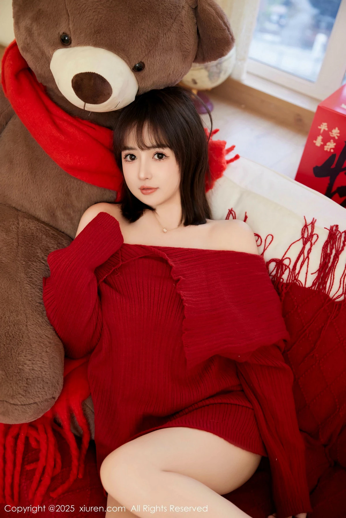 [[XiuRen秀人网]秀人网]No.9818_模特养乐多Doll新年主题性感喜庆红色内衣秀完美身材诱惑写真66P