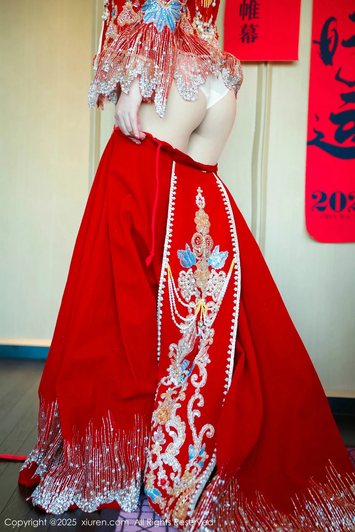 [[XiuRen秀人网]秀人网]No.9823_模特蛋蛋宝新年主题性感红色新娘装露白色内衣秀丰腴身材诱惑写真79P