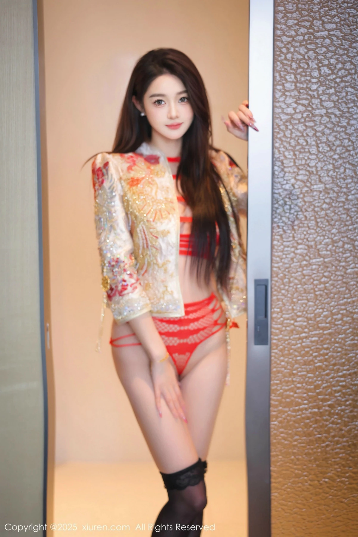 [[XiuRen秀人网]秀人网]No.9833_模特Candy糖糖性感喜庆服饰露红色情趣服饰秀丰腴身材诱惑写真88P