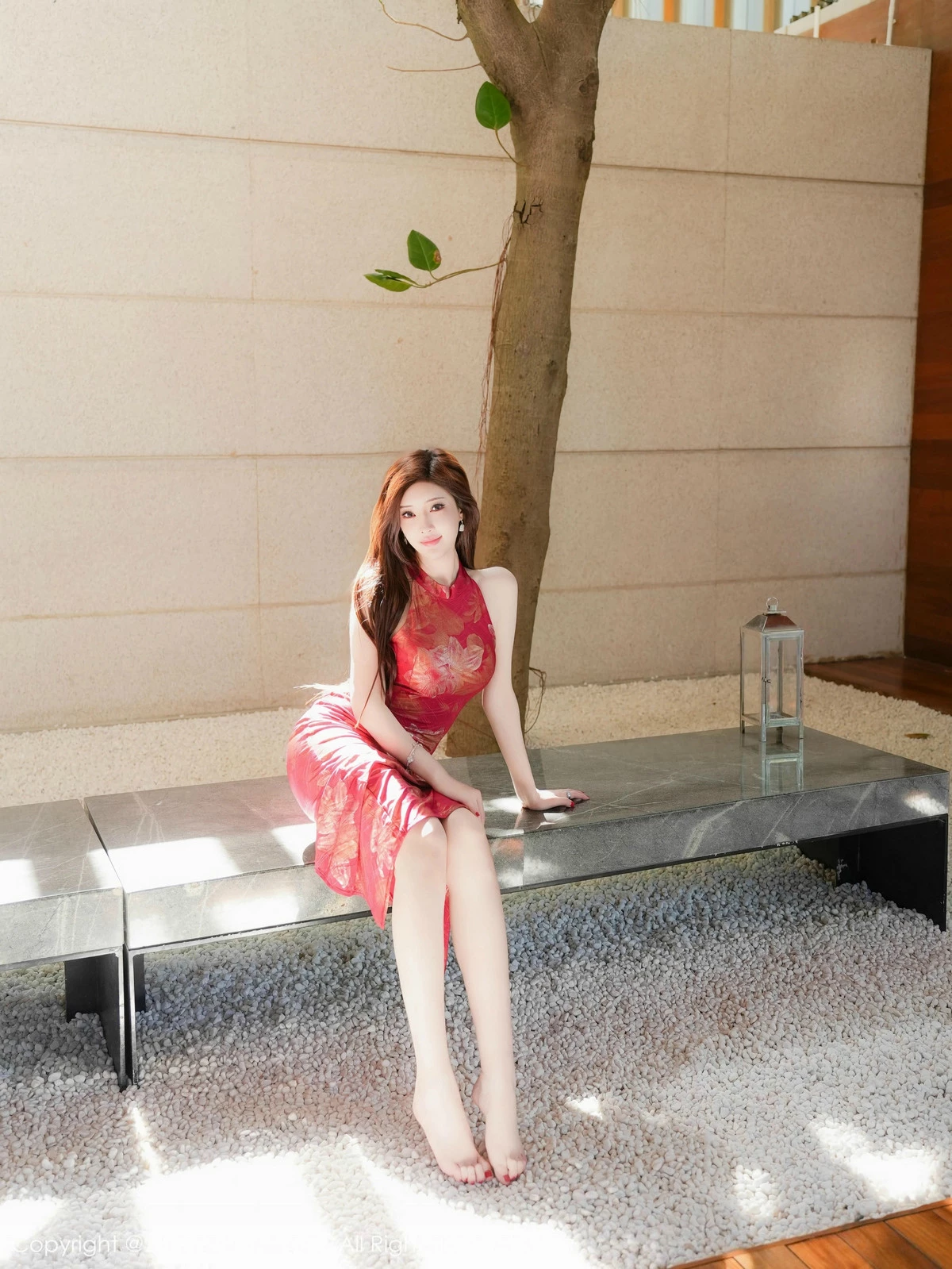 [[XiuRen秀人网]秀人网]No.9837_女神Carol周妍希性感红色旗袍服饰配超薄肉丝秀丰满身材诱惑写真77P