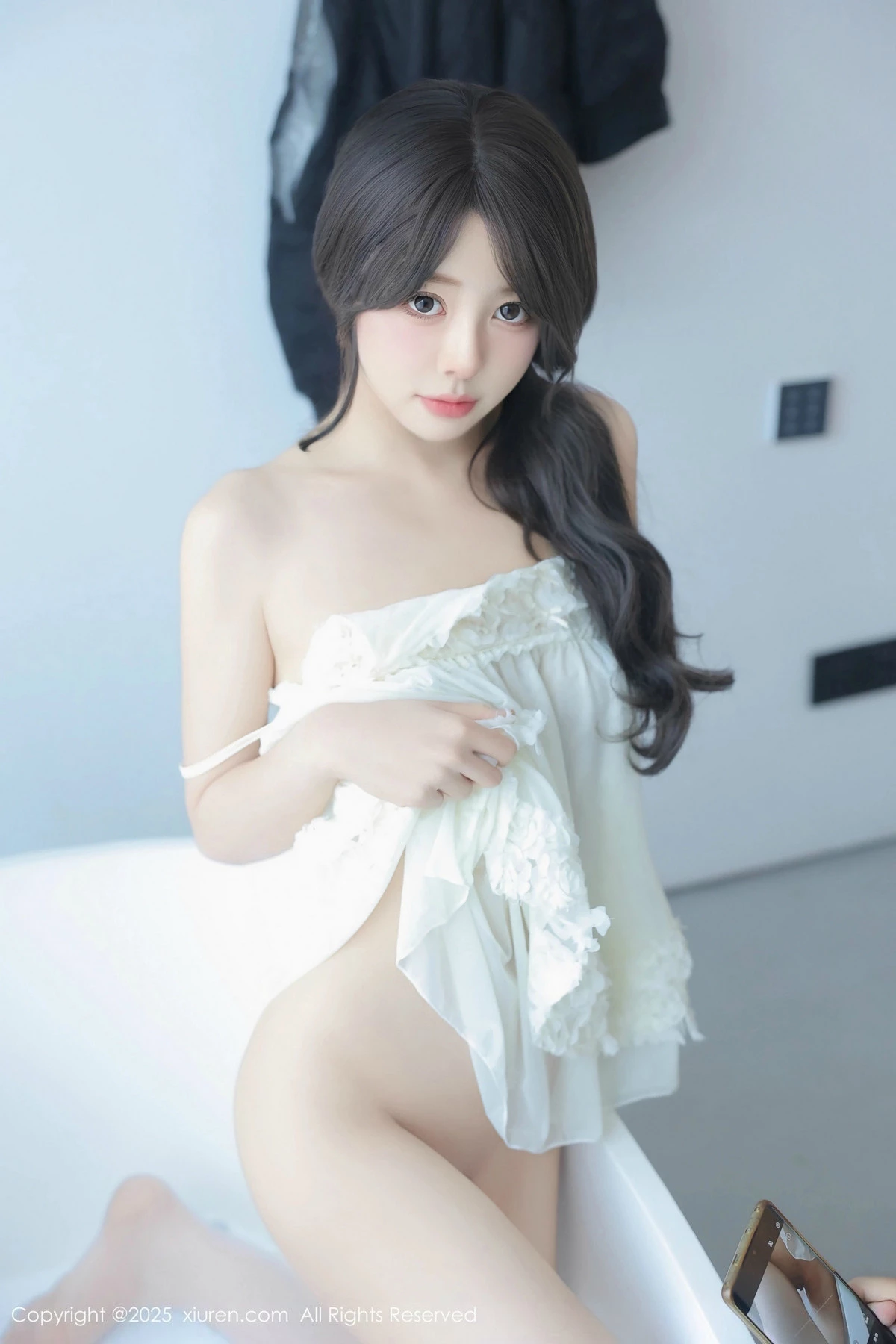 [[XiuRen秀人网]秀人网]No.9851_模特桃妖夭浴室性感浅色连衣短裙配白丝袜湿身秀惹火身材诱惑写真113P